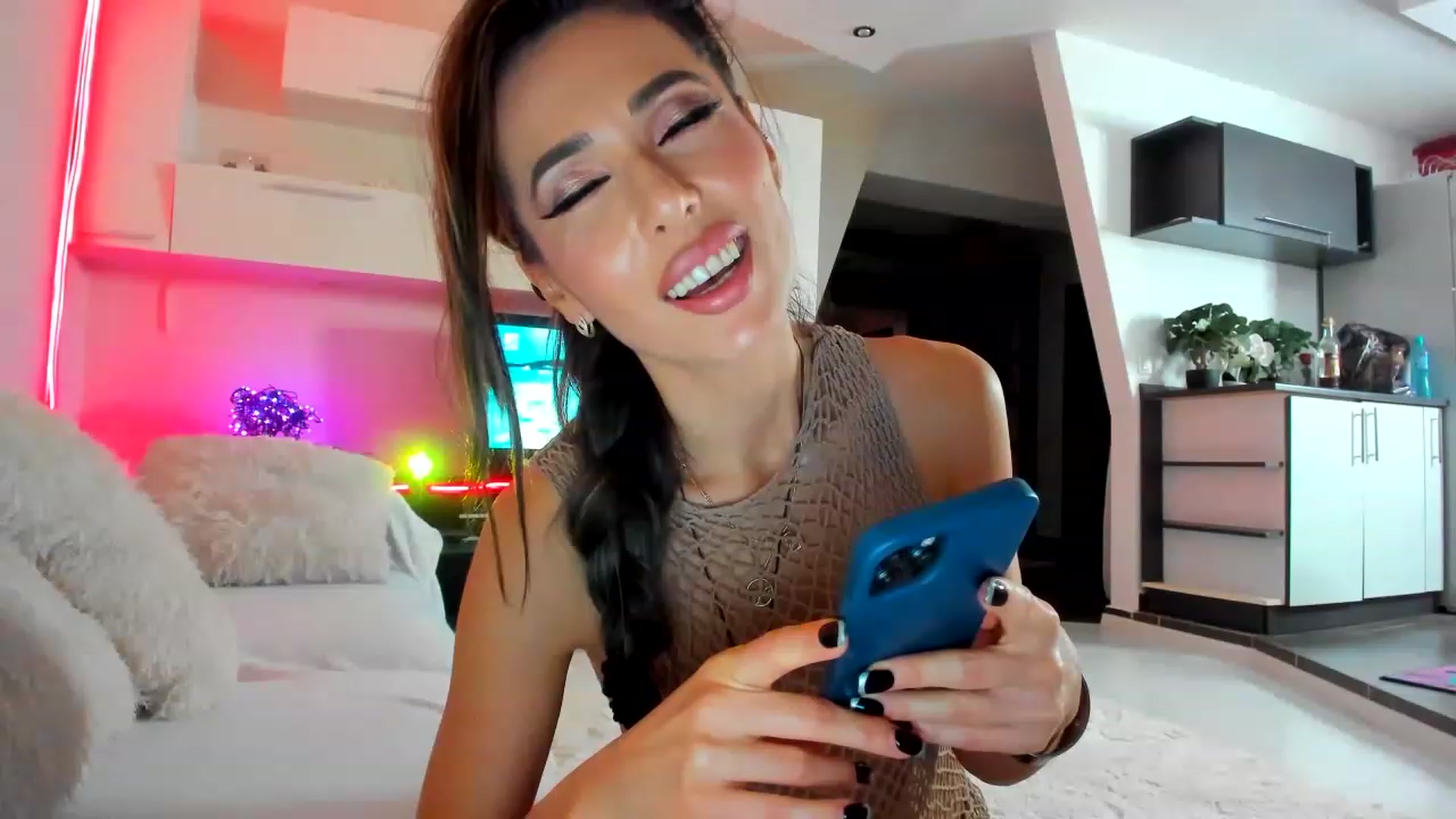 Gallery image thumbnail from SmileyTinaa's myfreecams stream on, 02/03/2023, 23:56 image 6 of 20