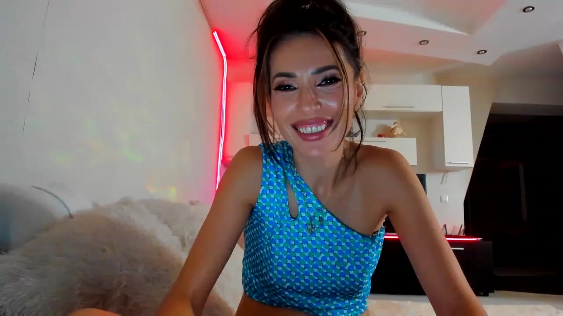 Gallery image thumbnail from SmileyTinaa's myfreecams stream on, 02/07/2023, 02:36 image 2 of 20