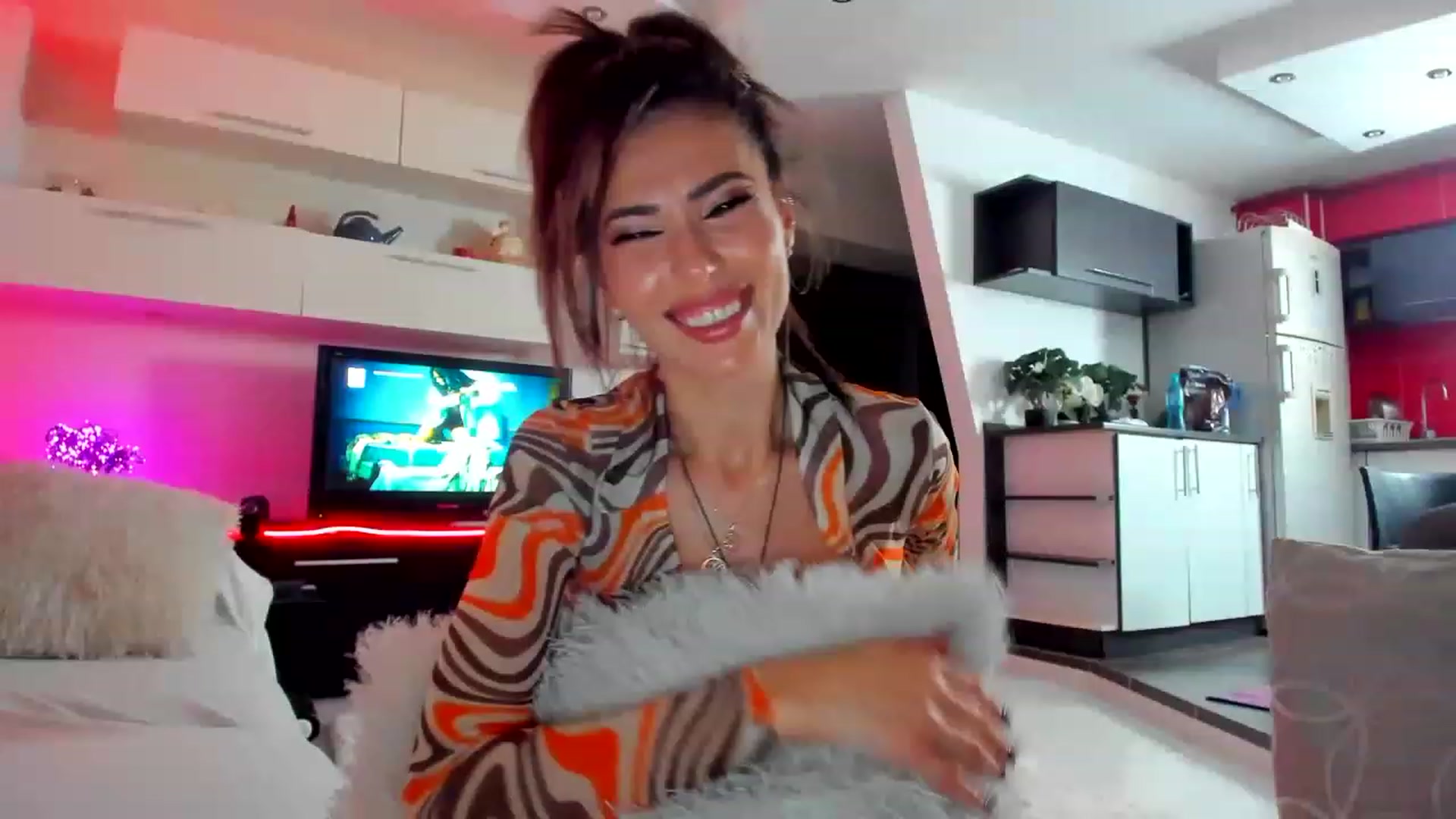 Gallery image thumbnail from SmileyTinaa's myfreecams stream on, 02/08/2023, 04:39 image 3 of 20
