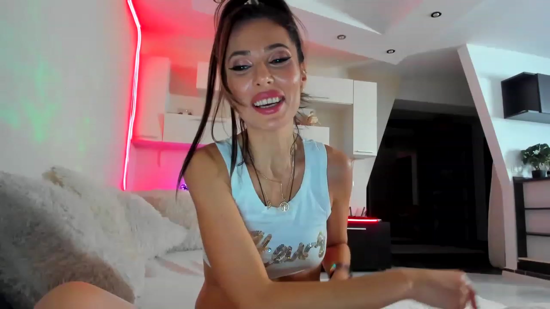 Gallery image thumbnail from SmileyTinaa's myfreecams stream on, 02/14/2023, 23:43 image 15 of 20