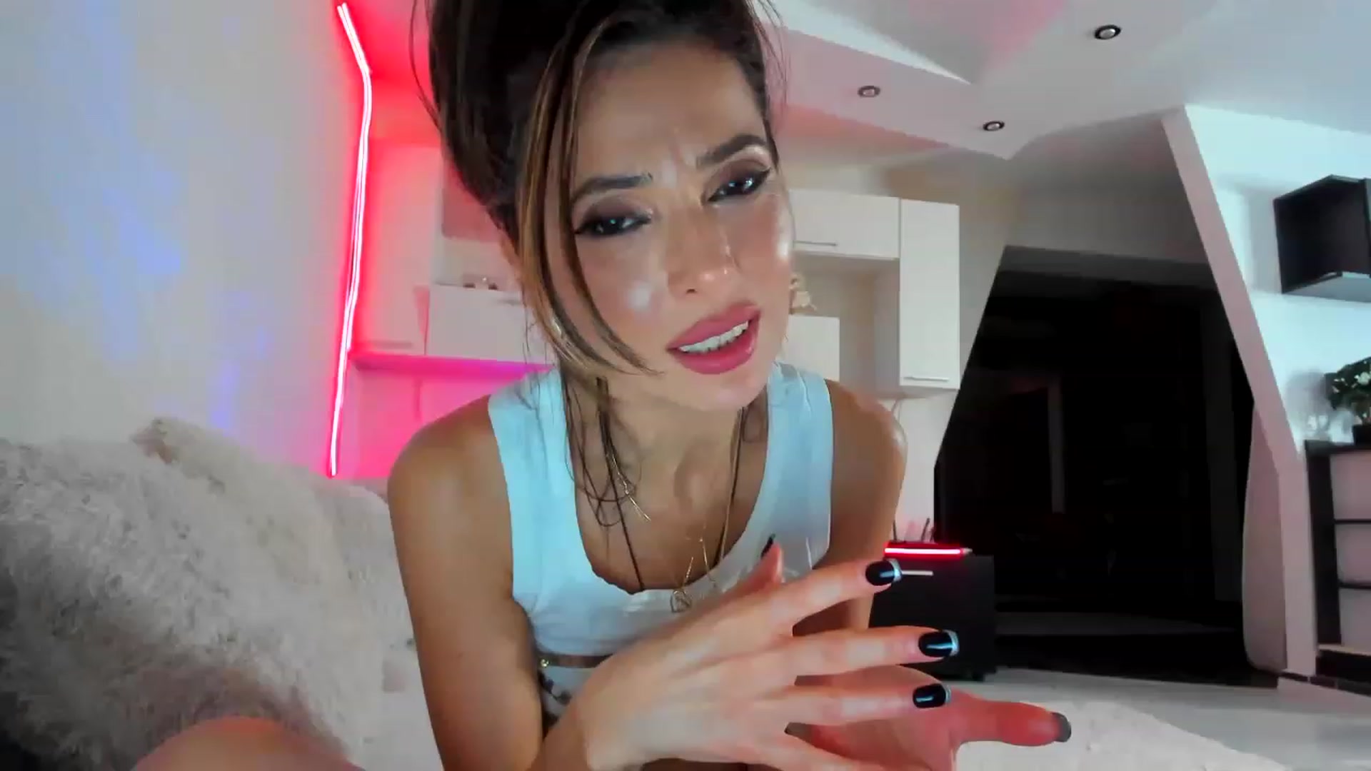 Gallery image thumbnail from SmileyTinaa's myfreecams stream on, 02/14/2023, 23:43 image 20 of 20