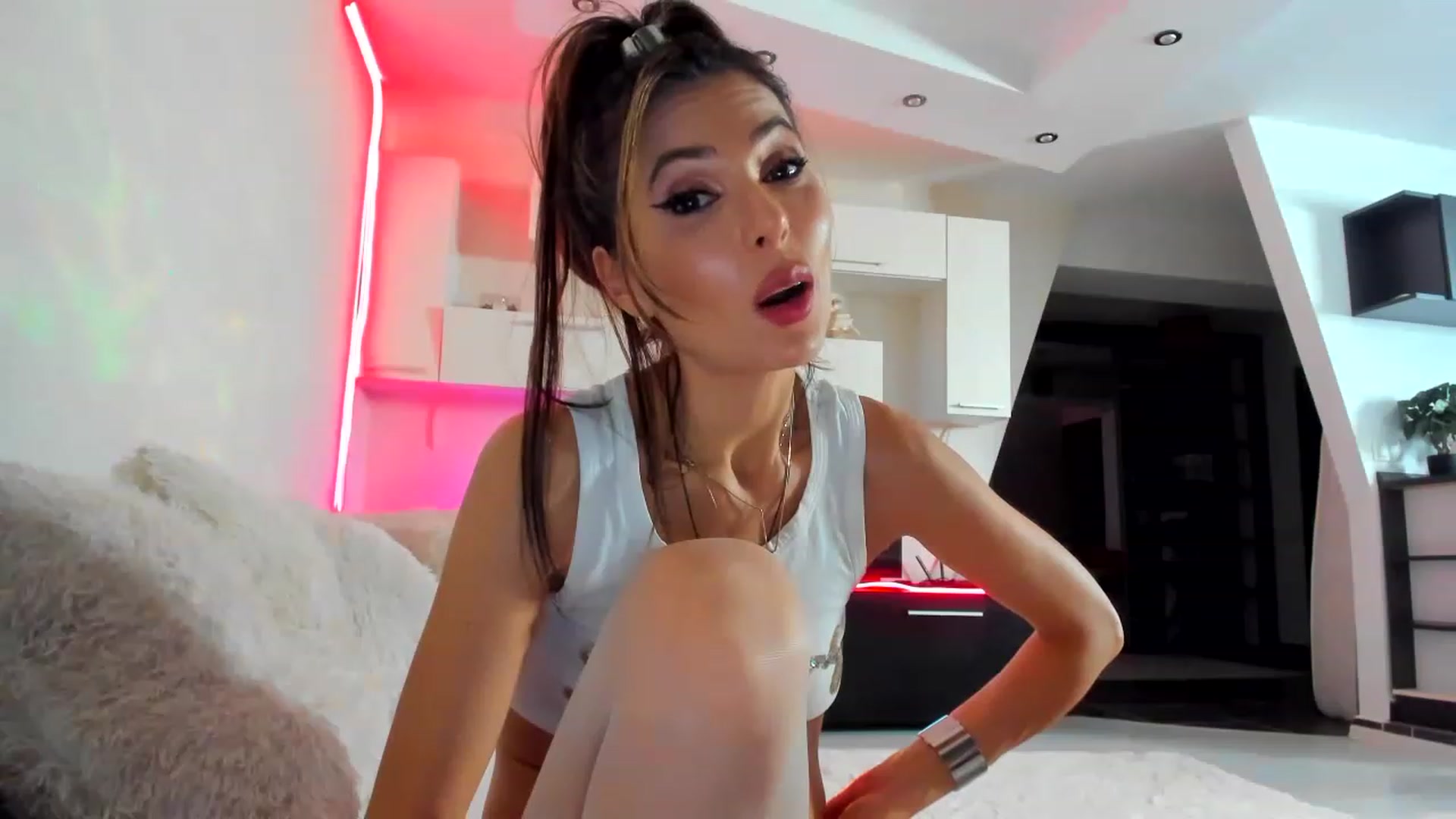 Gallery image thumbnail from SmileyTinaa's myfreecams stream on, 02/15/2023, 24:54 image 2 of 20