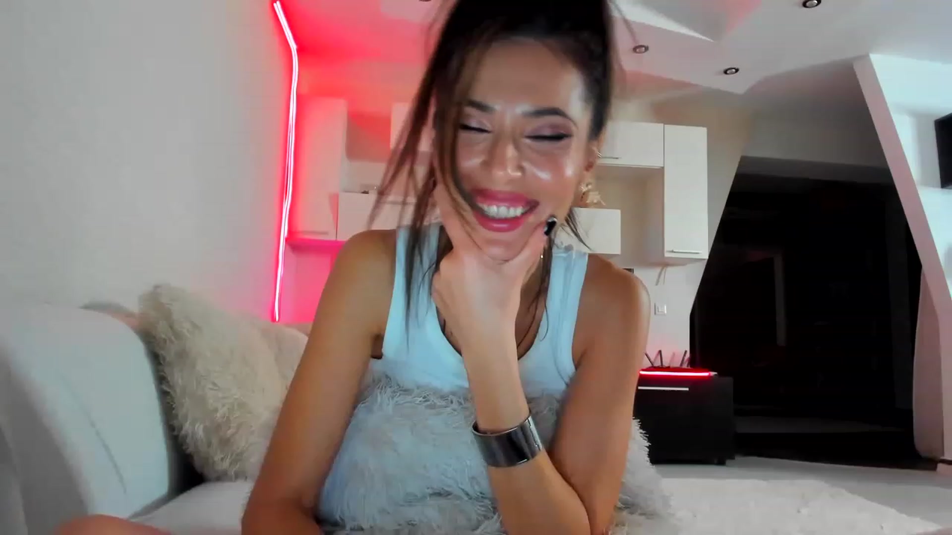 Gallery image thumbnail from SmileyTinaa's myfreecams stream on, 02/15/2023, 02:27 image 17 of 20