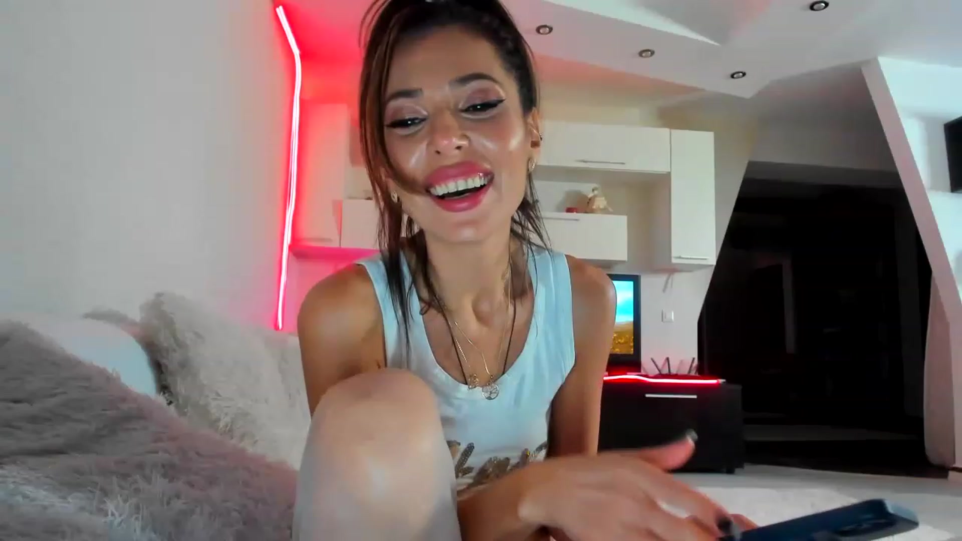 Gallery image thumbnail from SmileyTinaa's myfreecams stream on, 02/15/2023, 03:50 image 4 of 20