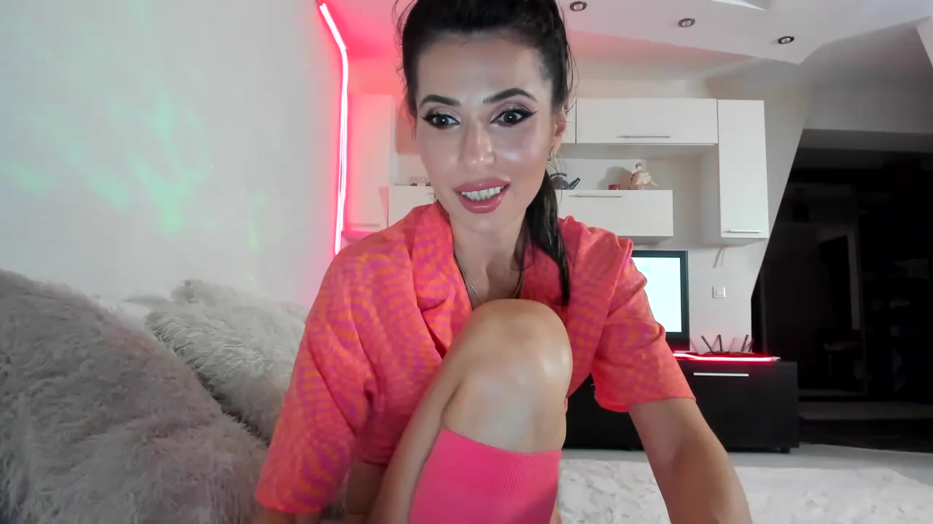 Gallery image thumbnail from SmileyTinaa's myfreecams stream on, 02/15/2023, 23:59 image 15 of 20