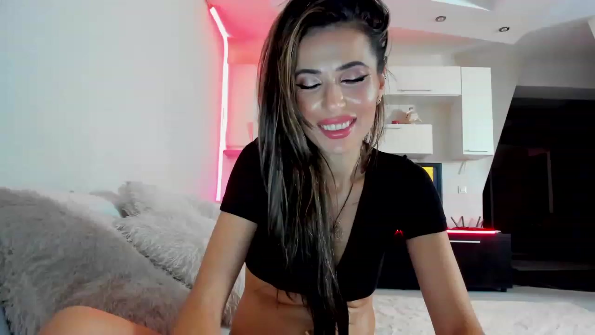 Gallery image thumbnail from SmileyTinaa's myfreecams stream on, 02/16/2023, 03:30 image 1 of 20