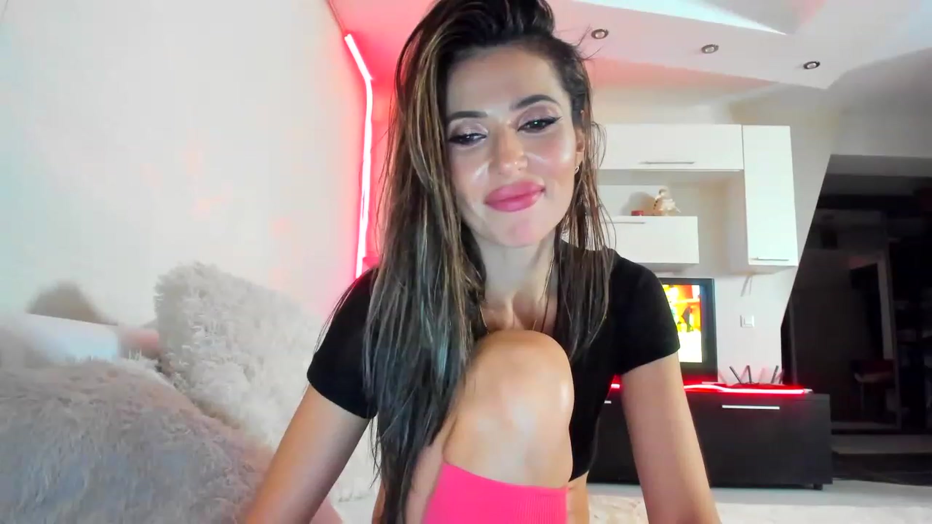 Gallery image thumbnail from SmileyTinaa's myfreecams stream on, 02/16/2023, 06:00 image 2 of 20