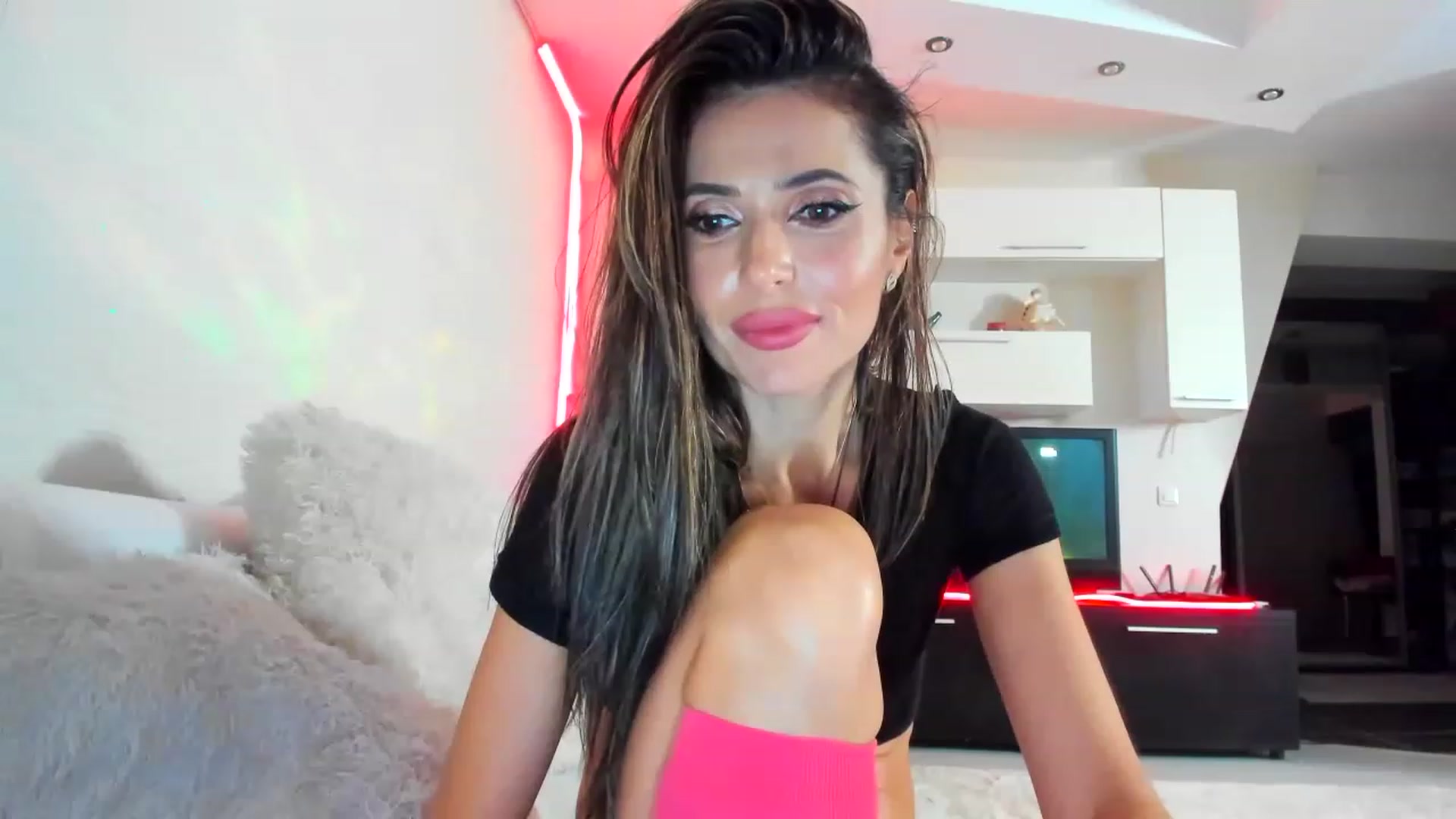 Gallery image thumbnail from SmileyTinaa's myfreecams stream on, 02/16/2023, 06:00 image 3 of 20