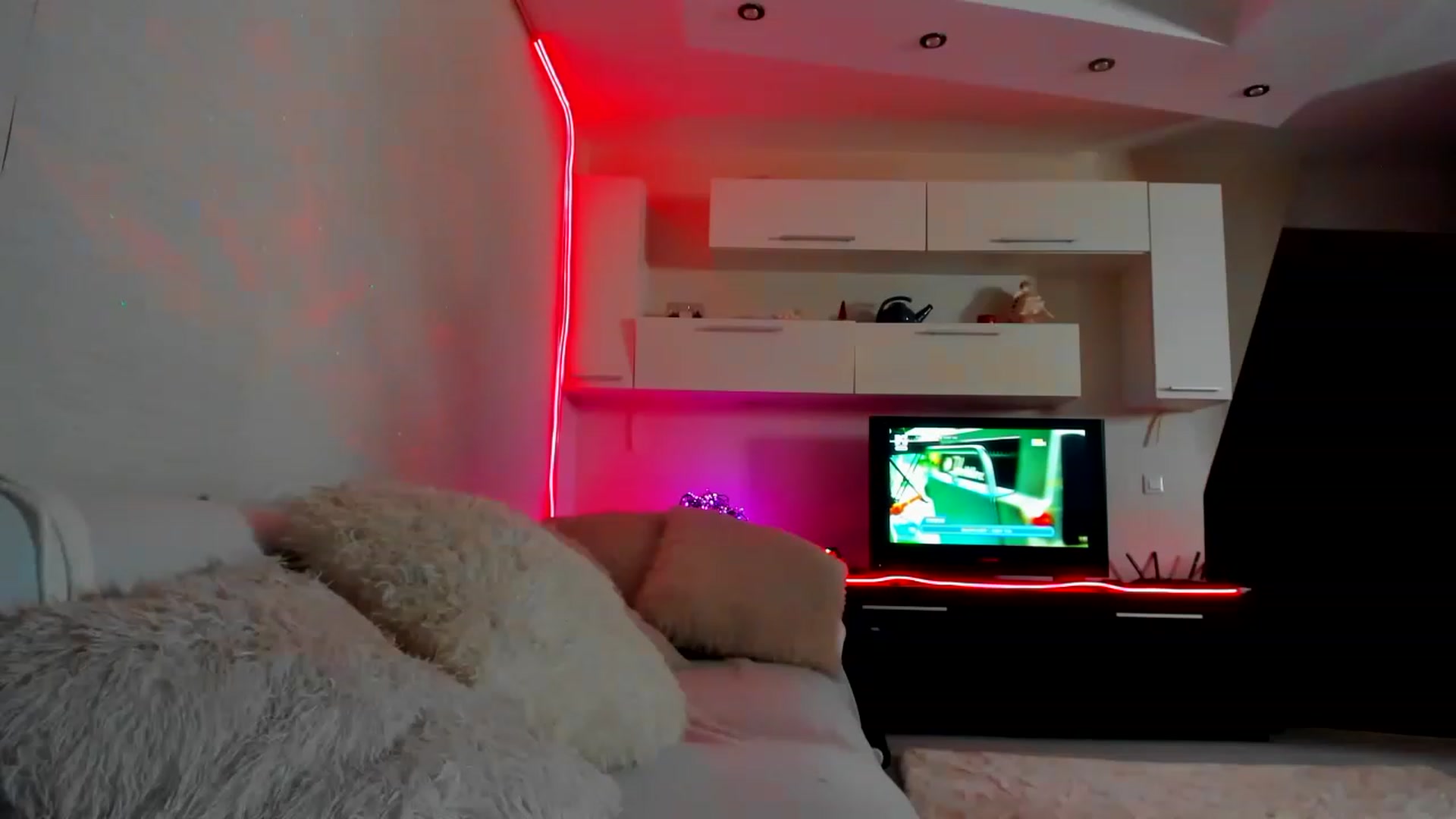 Gallery image thumbnail from SmileyTinaa's myfreecams stream on, 02/18/2023, 24:08 image 2 of 20