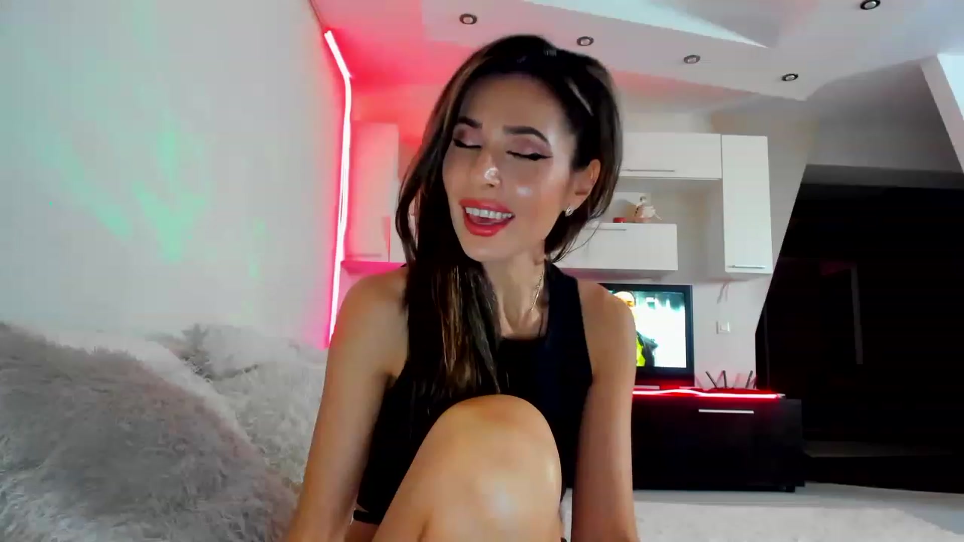 Gallery image thumbnail from SmileyTinaa's myfreecams stream on, 02/18/2023, 24:08 image 14 of 20