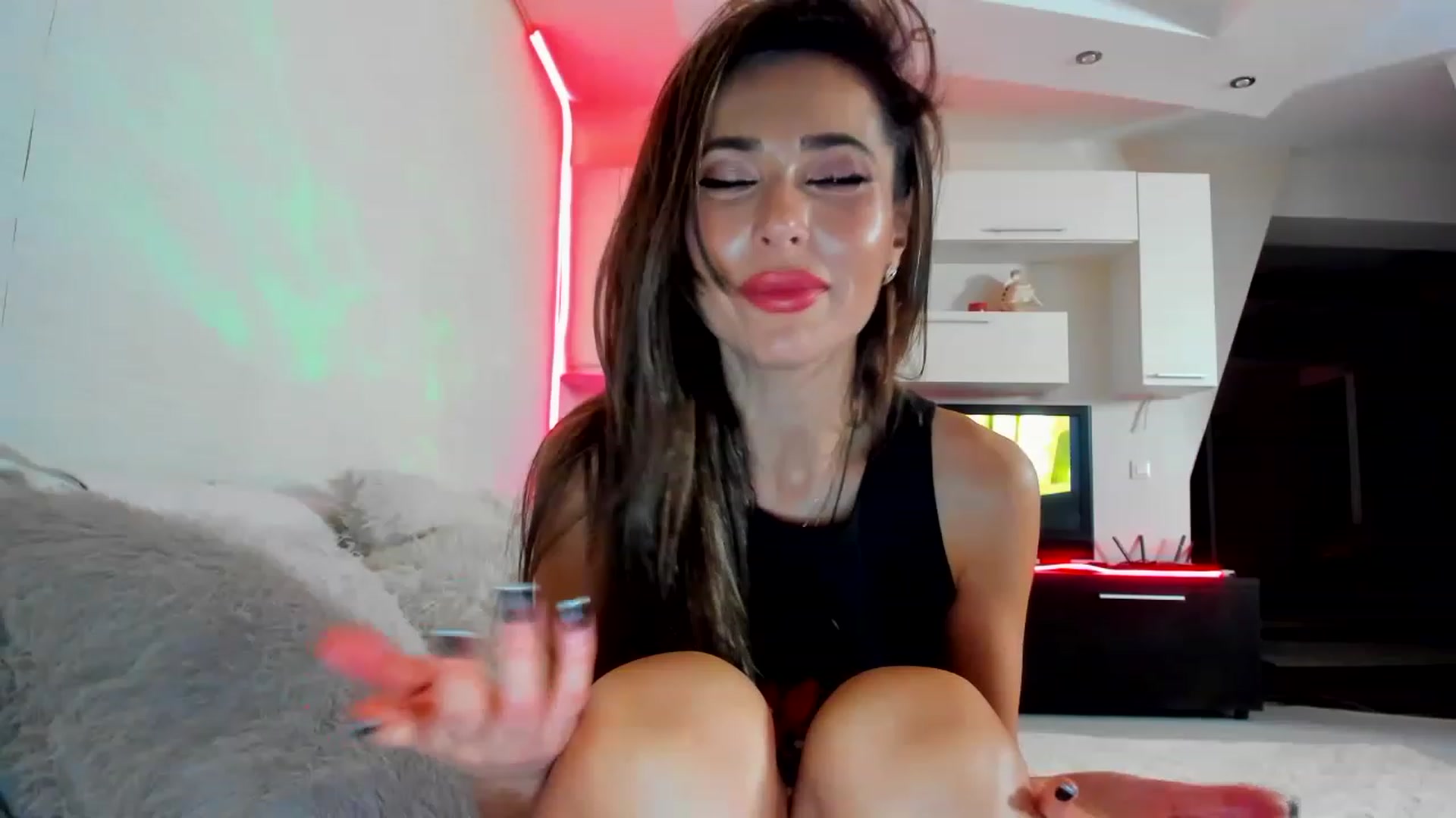 Gallery image thumbnail from SmileyTinaa's myfreecams stream on, 02/18/2023, 02:23 image 1 of 20