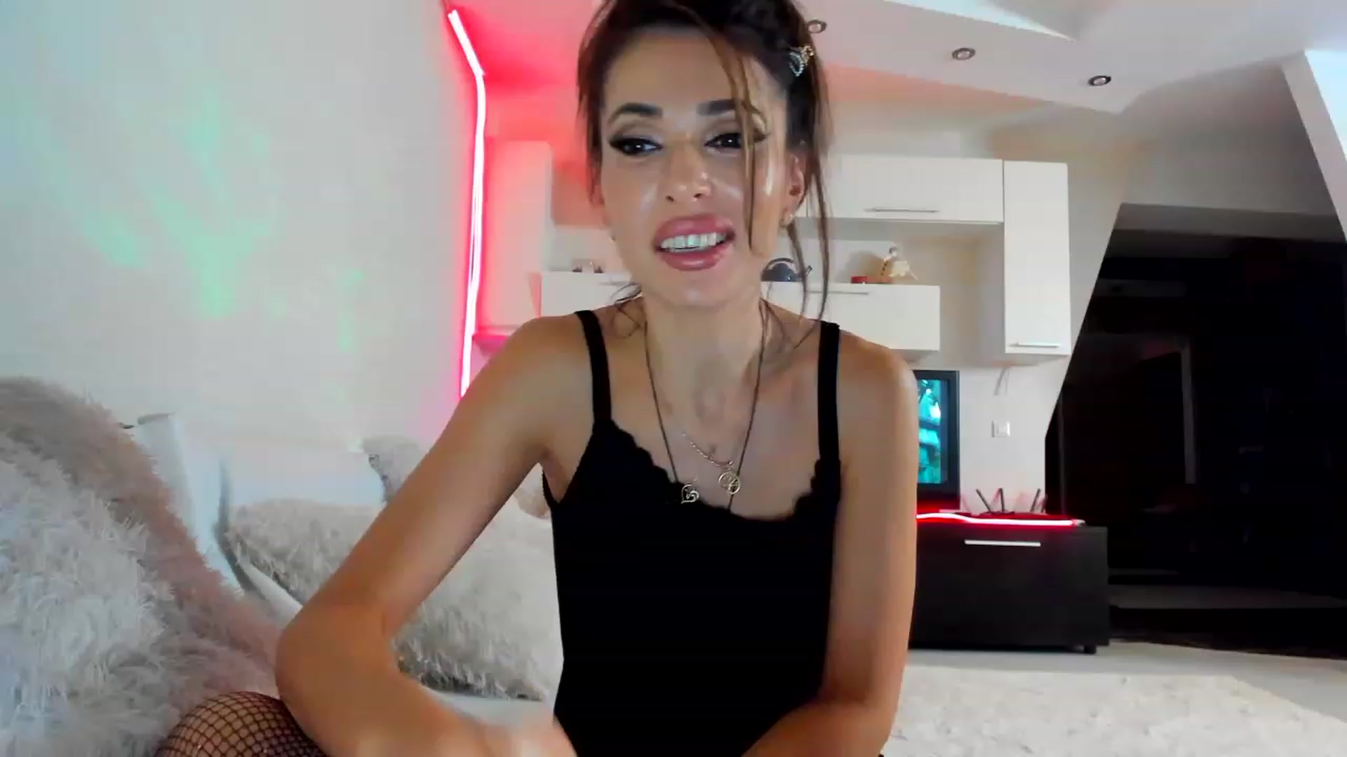 Gallery image thumbnail from SmileyTinaa's myfreecams stream on, 02/20/2023, 23:29 image 18 of 20