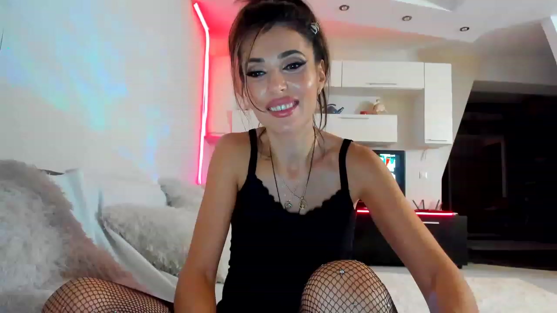 Gallery image thumbnail from SmileyTinaa's myfreecams stream on, 02/21/2023, 24:40 image 20 of 20