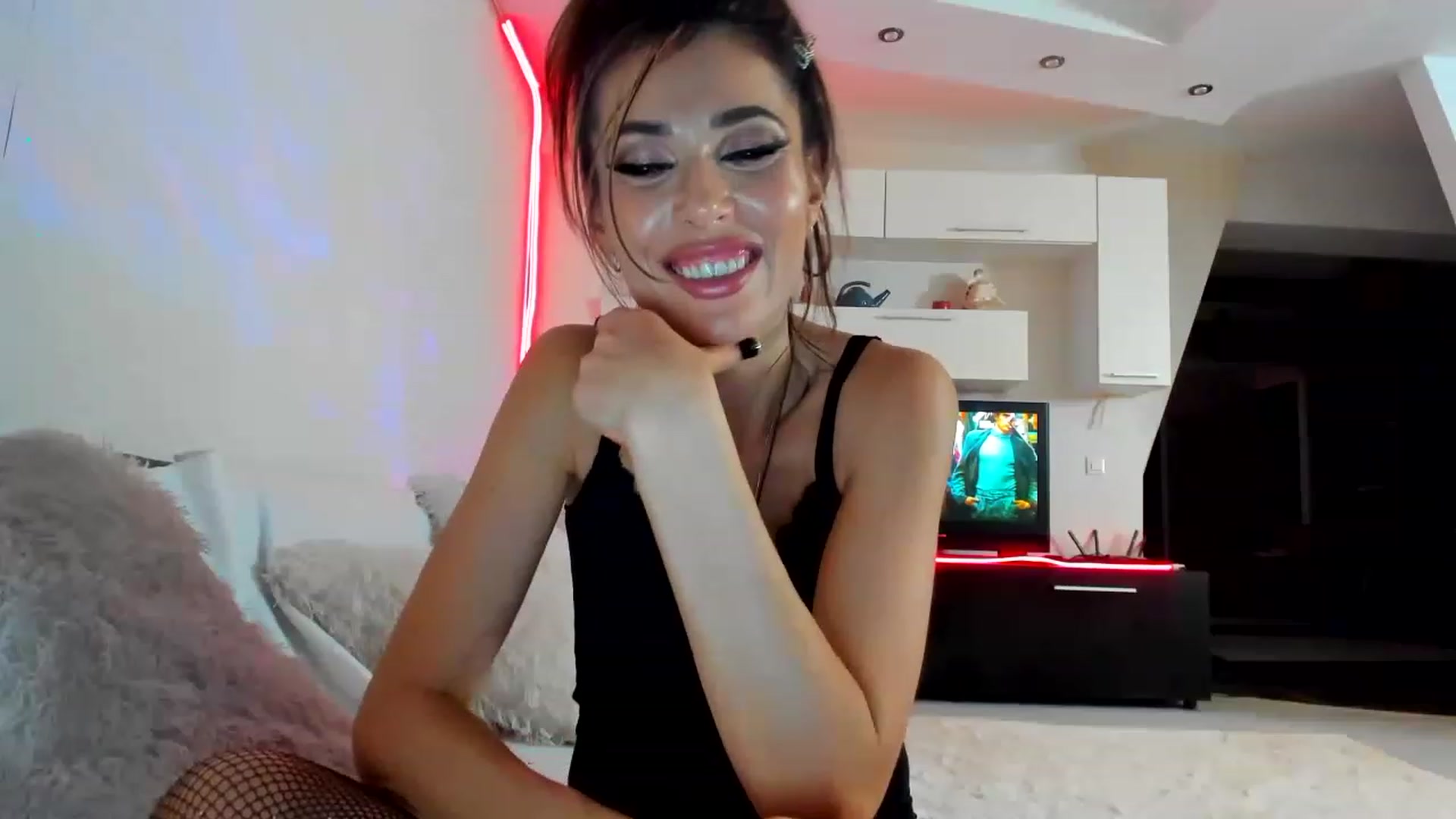 Gallery image thumbnail from SmileyTinaa's myfreecams stream on, 02/21/2023, 01:31 image 6 of 20