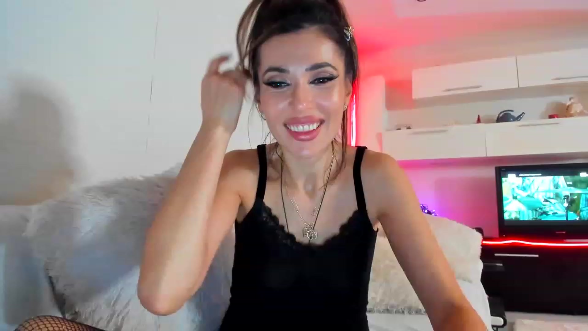 Gallery image thumbnail from SmileyTinaa's myfreecams stream on, 02/21/2023, 04:12 image 6 of 20