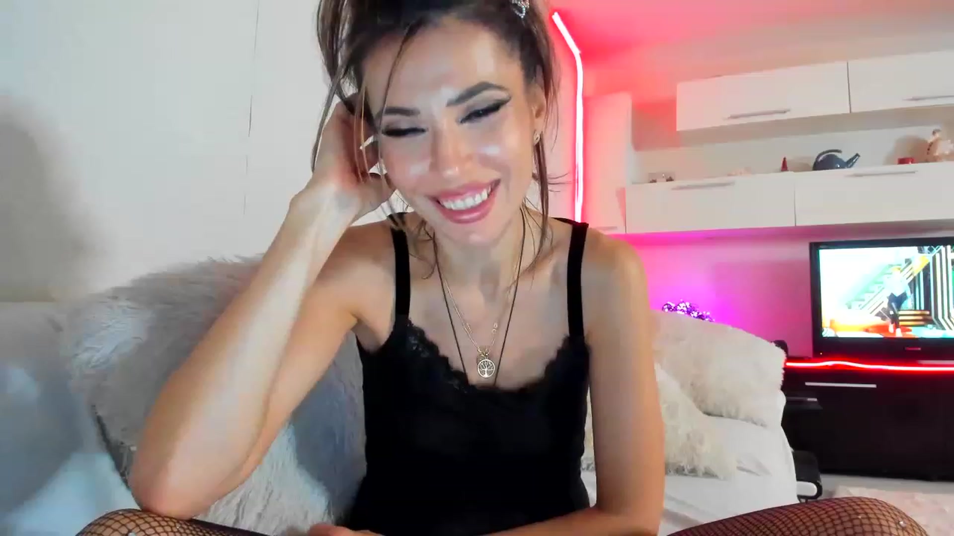 Gallery image thumbnail from SmileyTinaa's myfreecams stream on, 02/21/2023, 04:12 image 9 of 20