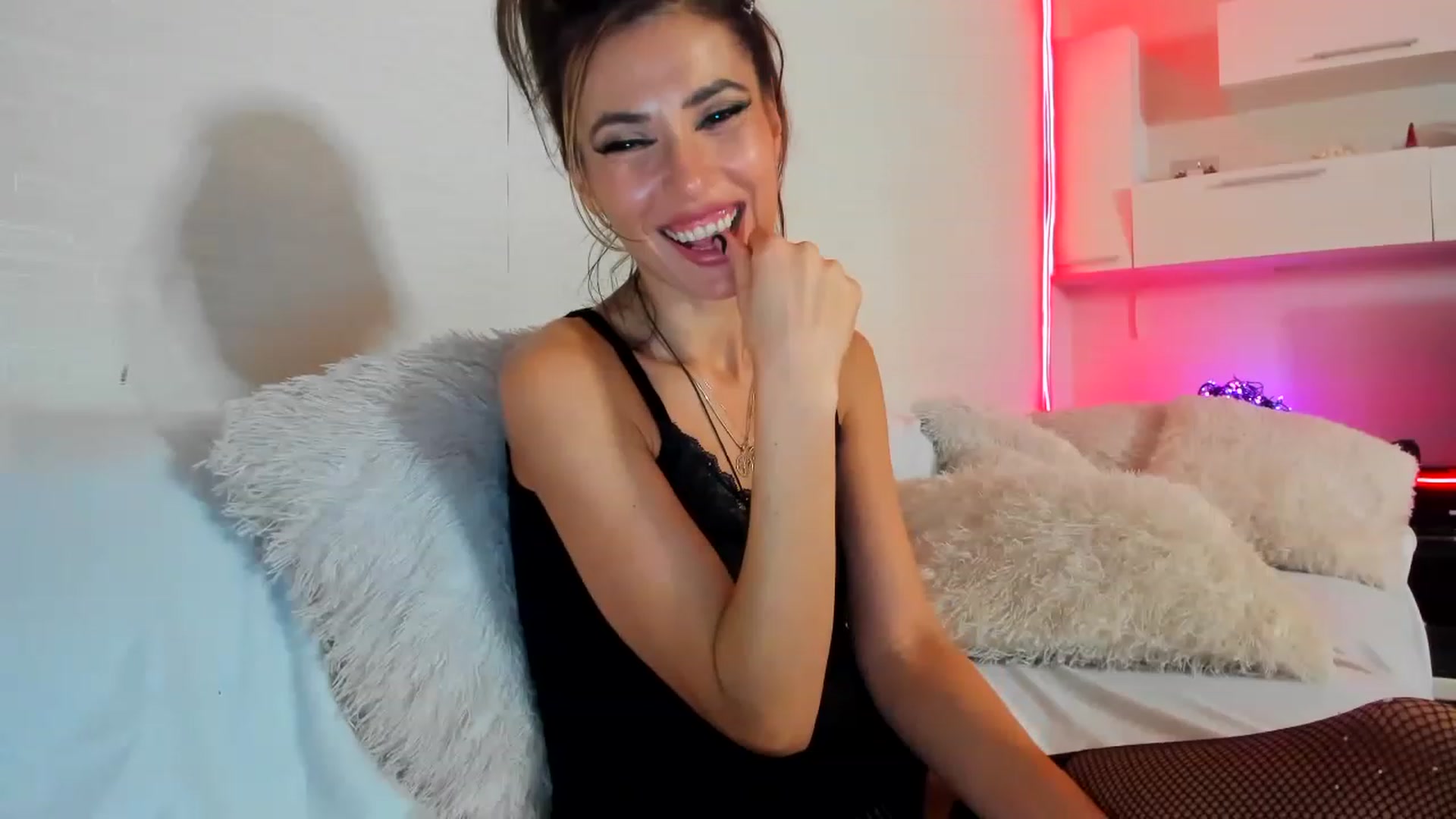 Gallery image thumbnail from SmileyTinaa's myfreecams stream on, 02/21/2023, 04:25 image 12 of 20