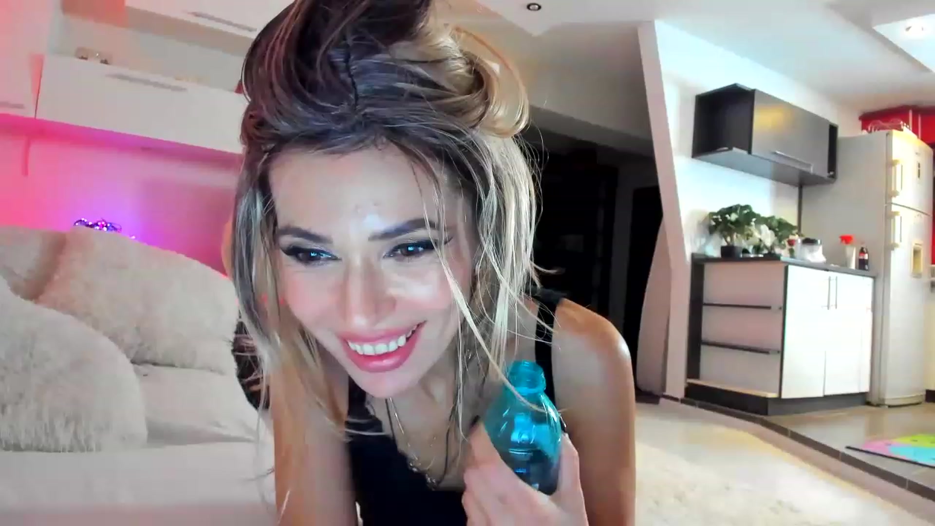 Gallery image thumbnail from SmileyTinaa's myfreecams stream on, 02/21/2023, 05:44 image 10 of 20