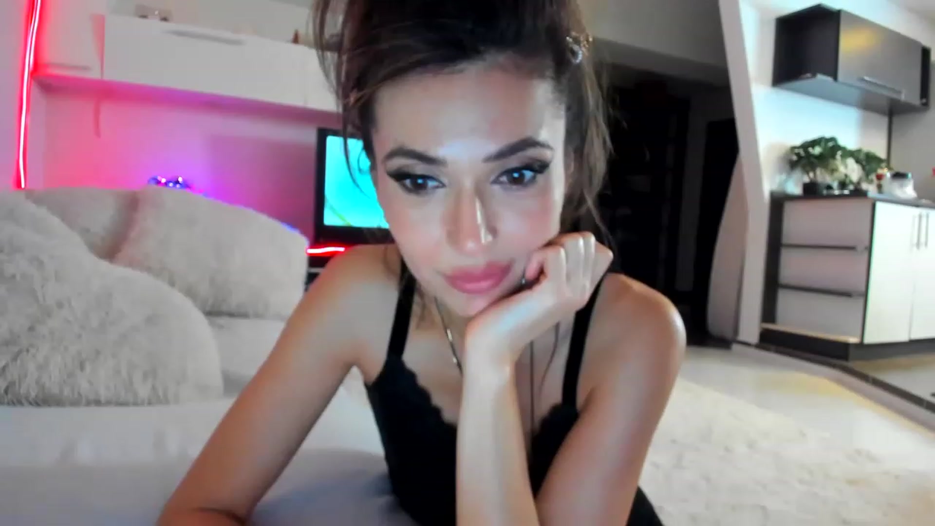 Gallery image thumbnail from SmileyTinaa's myfreecams stream on, 02/21/2023, 05:44 image 1 of 20