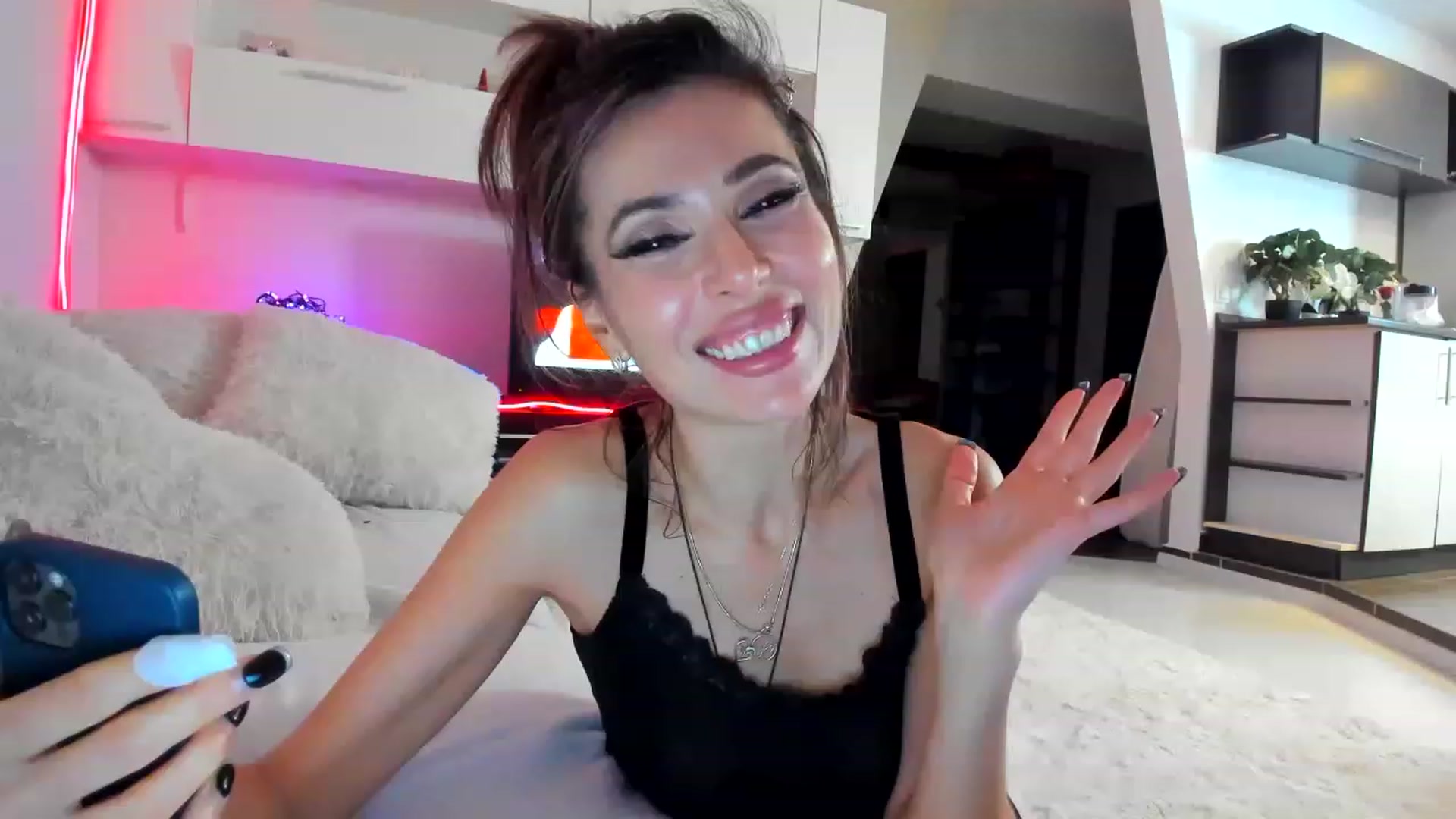 Gallery image thumbnail from SmileyTinaa's myfreecams stream on, 02/21/2023, 05:44 image 3 of 20