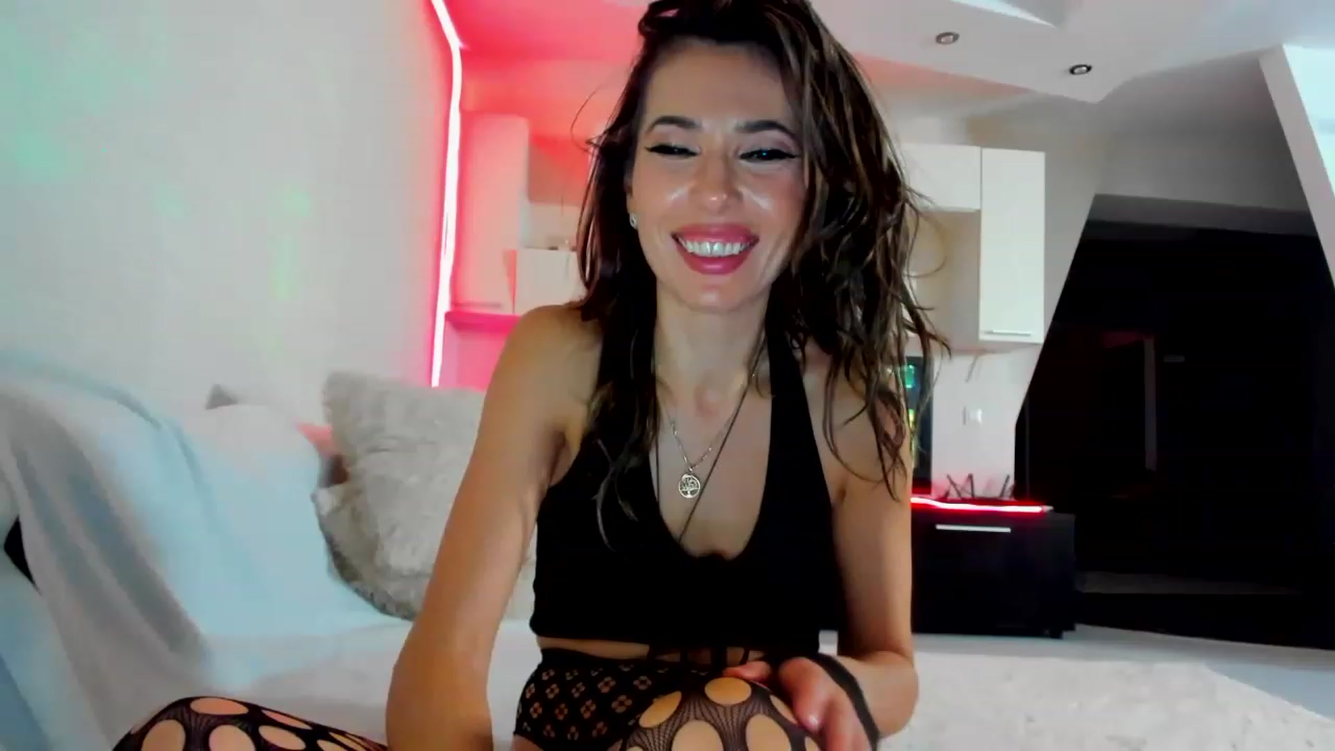 Gallery image thumbnail from SmileyTinaa's myfreecams stream on, 02/24/2023, 01:12 image 19 of 20