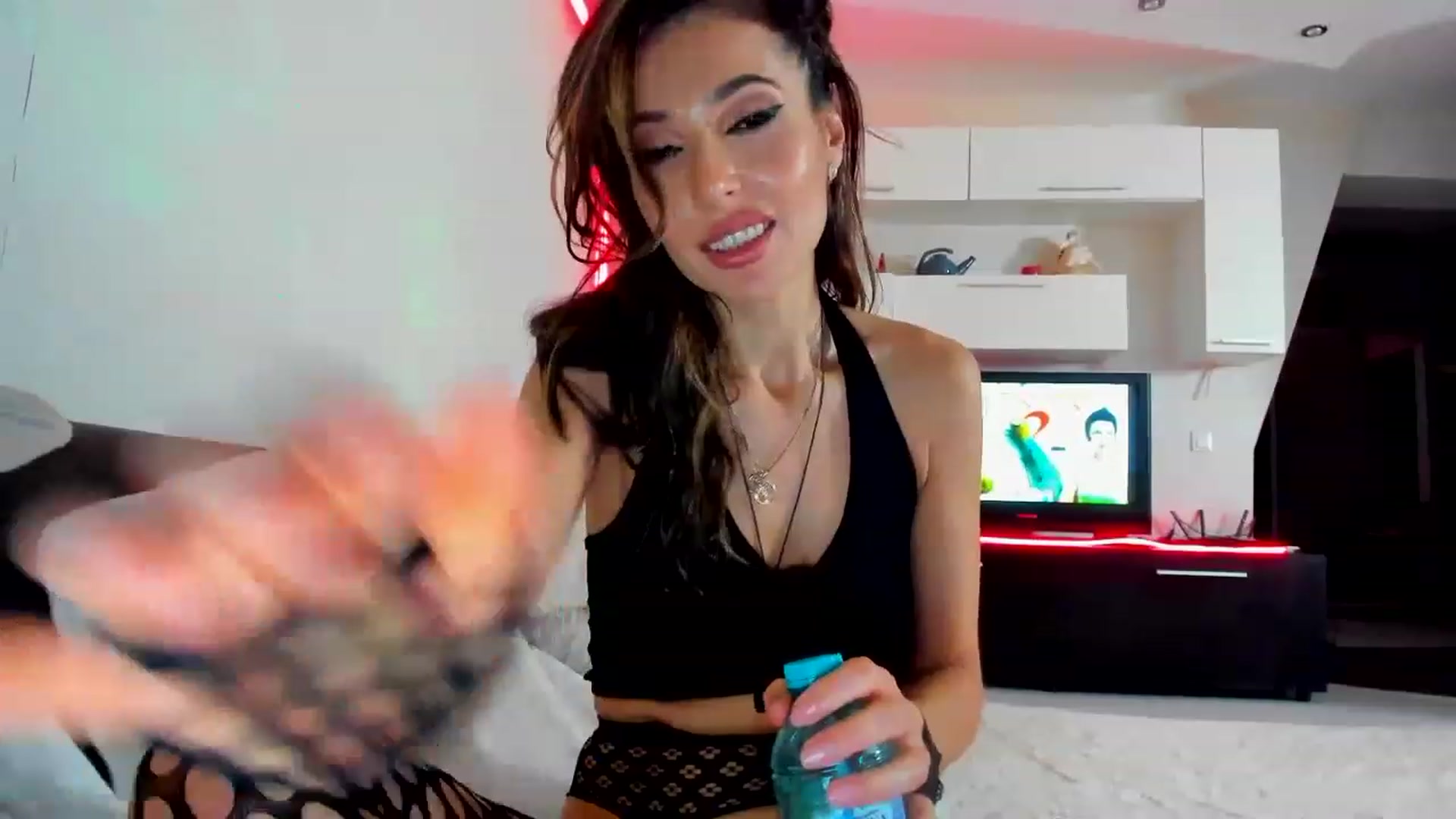 Gallery image thumbnail from SmileyTinaa's myfreecams stream on, 02/24/2023, 05:43 image 14 of 20