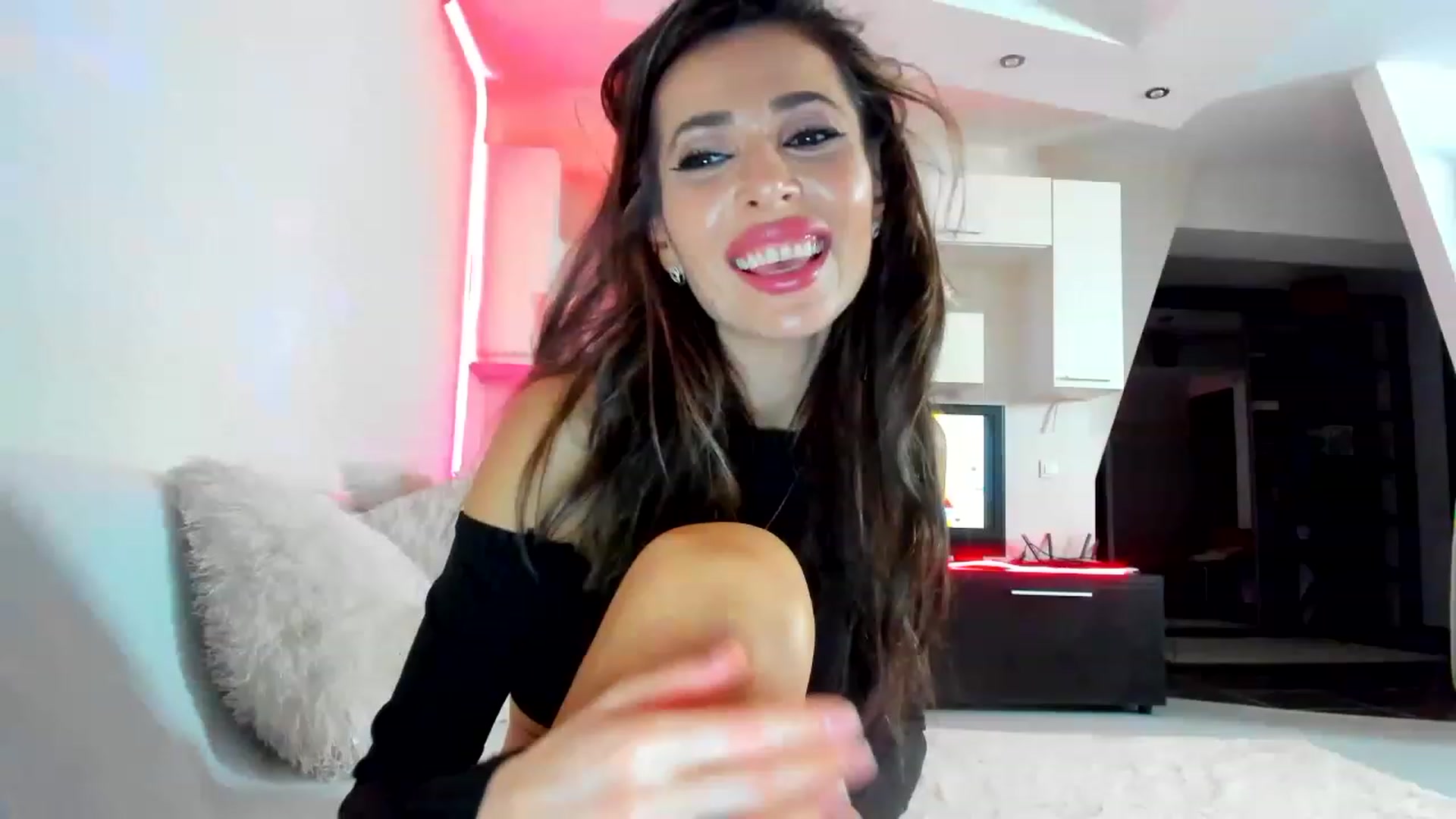 Gallery image thumbnail from SmileyTinaa's myfreecams stream on, 02/28/2023, 01:44 image 6 of 20