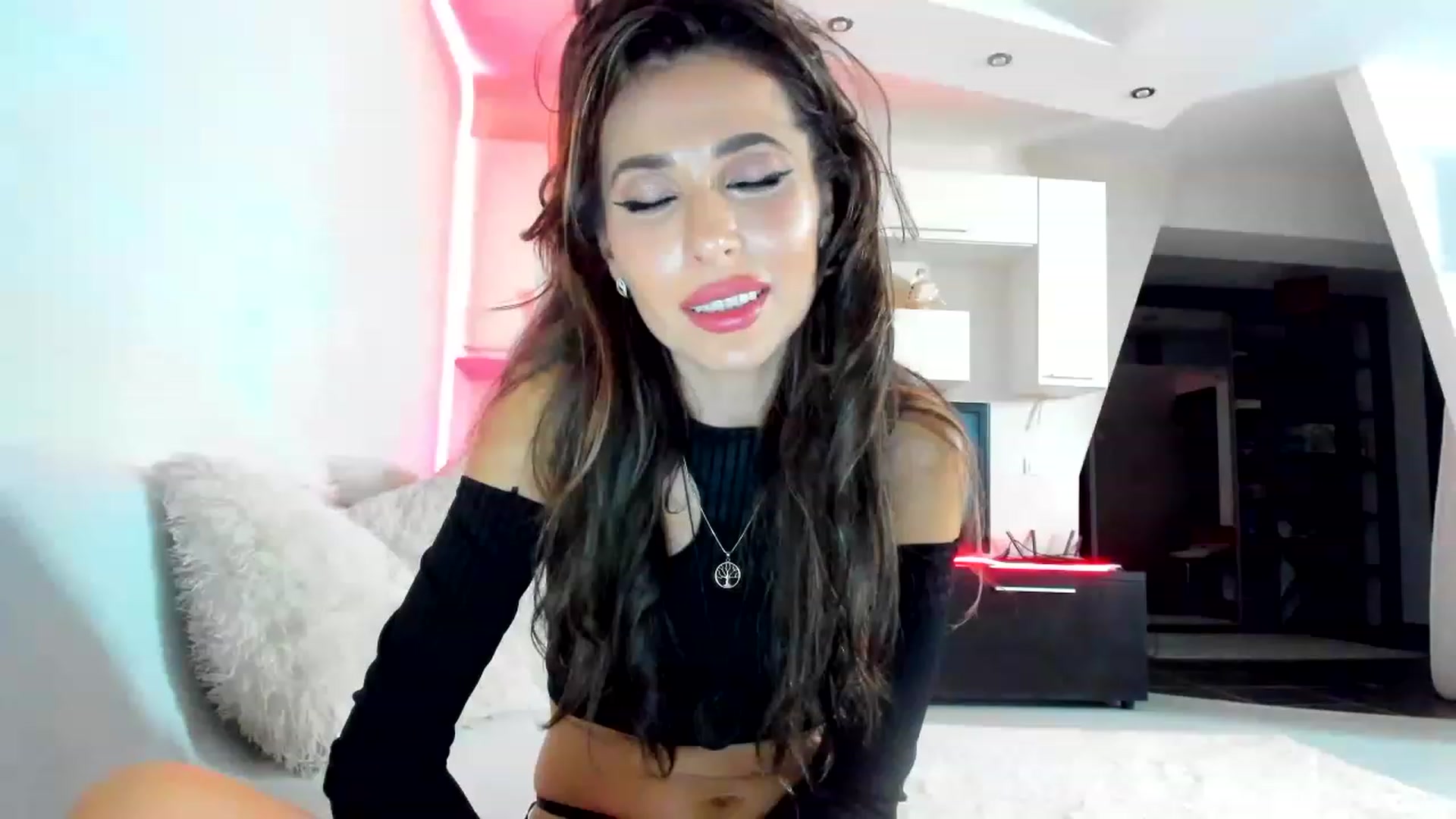 Gallery image thumbnail from SmileyTinaa's myfreecams stream on, 02/28/2023, 01:44 image 1 of 20