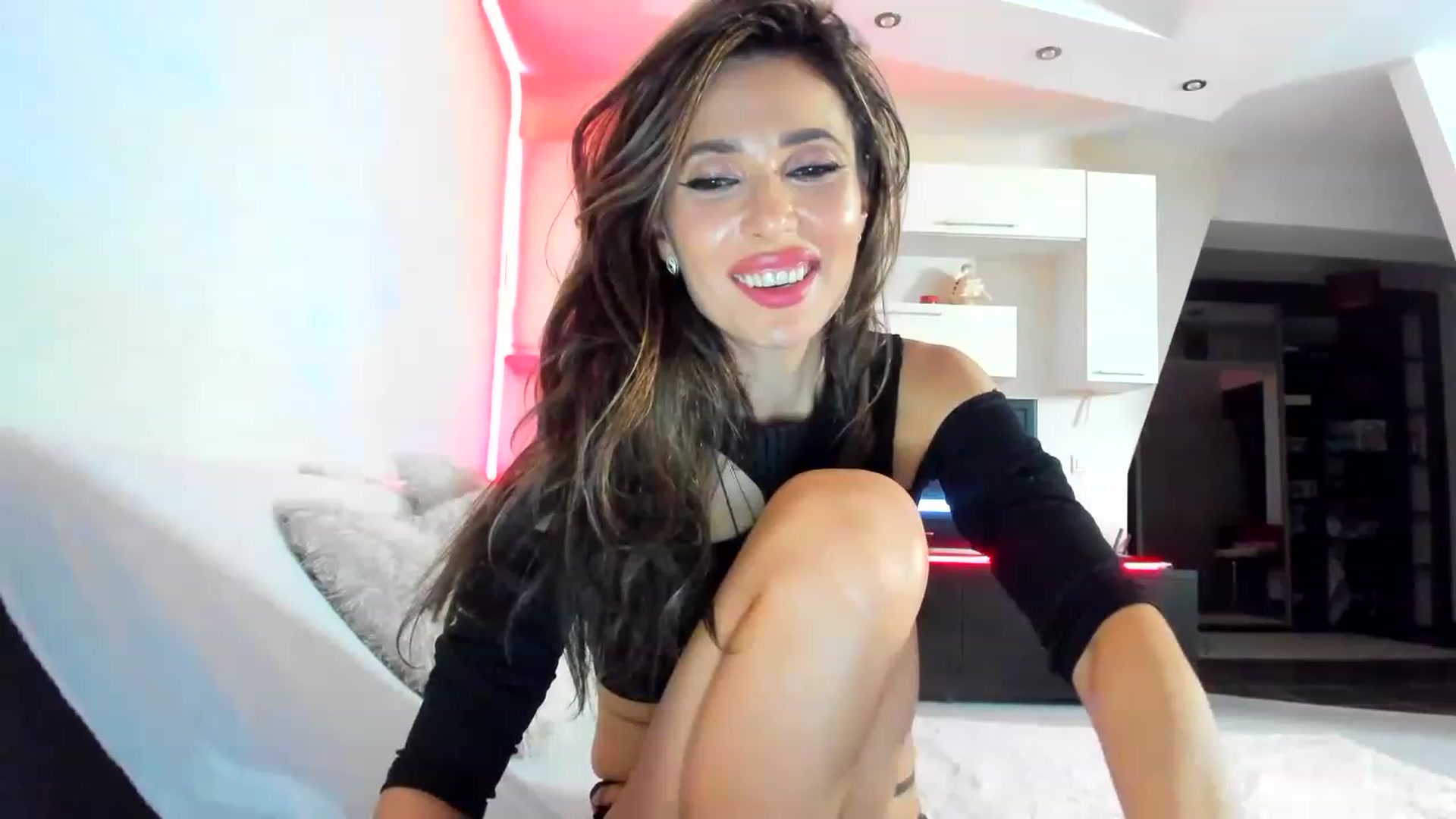 Gallery image thumbnail from SmileyTinaa's myfreecams stream on, 02/28/2023, 04:29 image 3 of 20