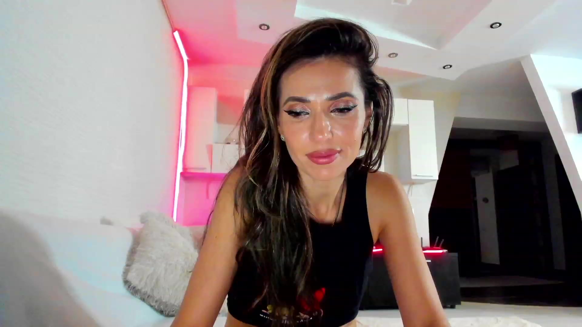 Gallery image thumbnail from SmileyTinaa's myfreecams stream on, 03/01/2023, 24:01 image 4 of 20