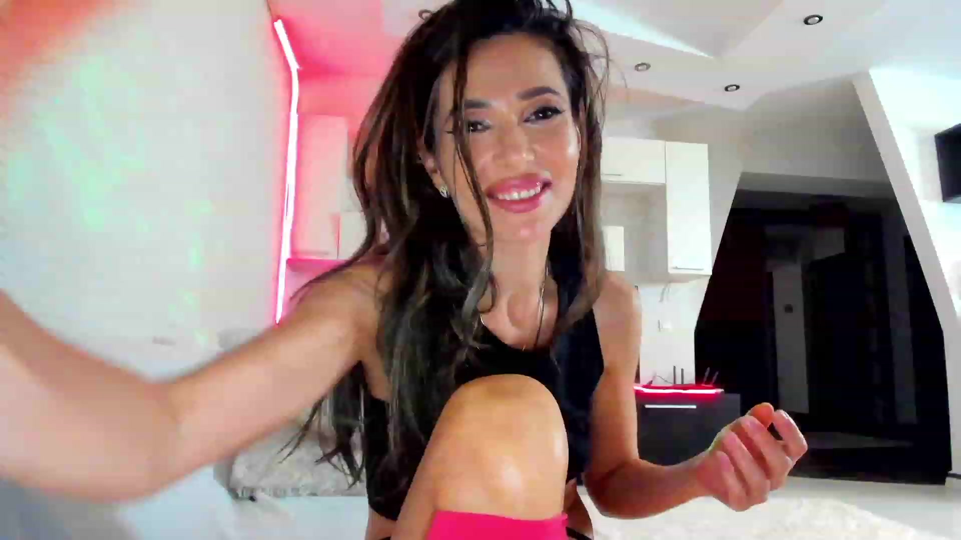Gallery image thumbnail from SmileyTinaa's myfreecams stream on, 03/01/2023, 02:46 image 2 of 20
