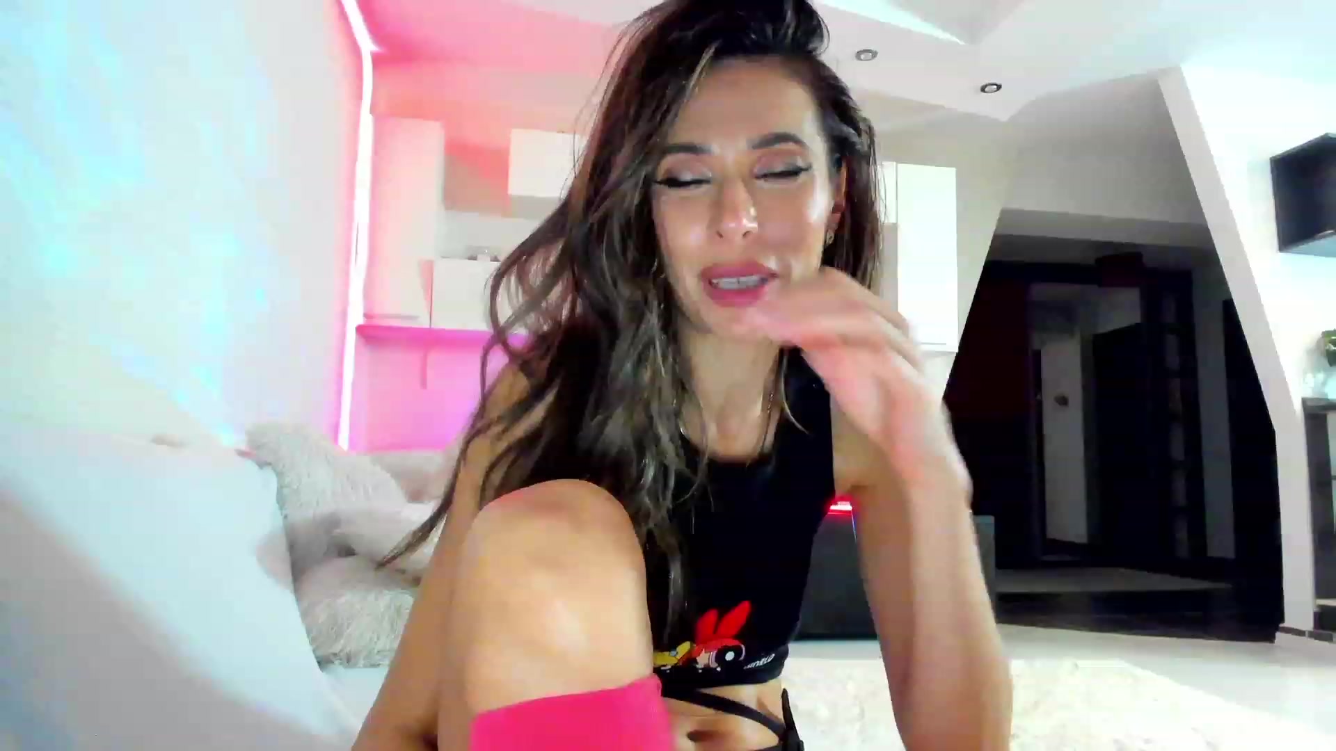 Gallery image thumbnail from SmileyTinaa's myfreecams stream on, 03/01/2023, 04:01 image 8 of 20