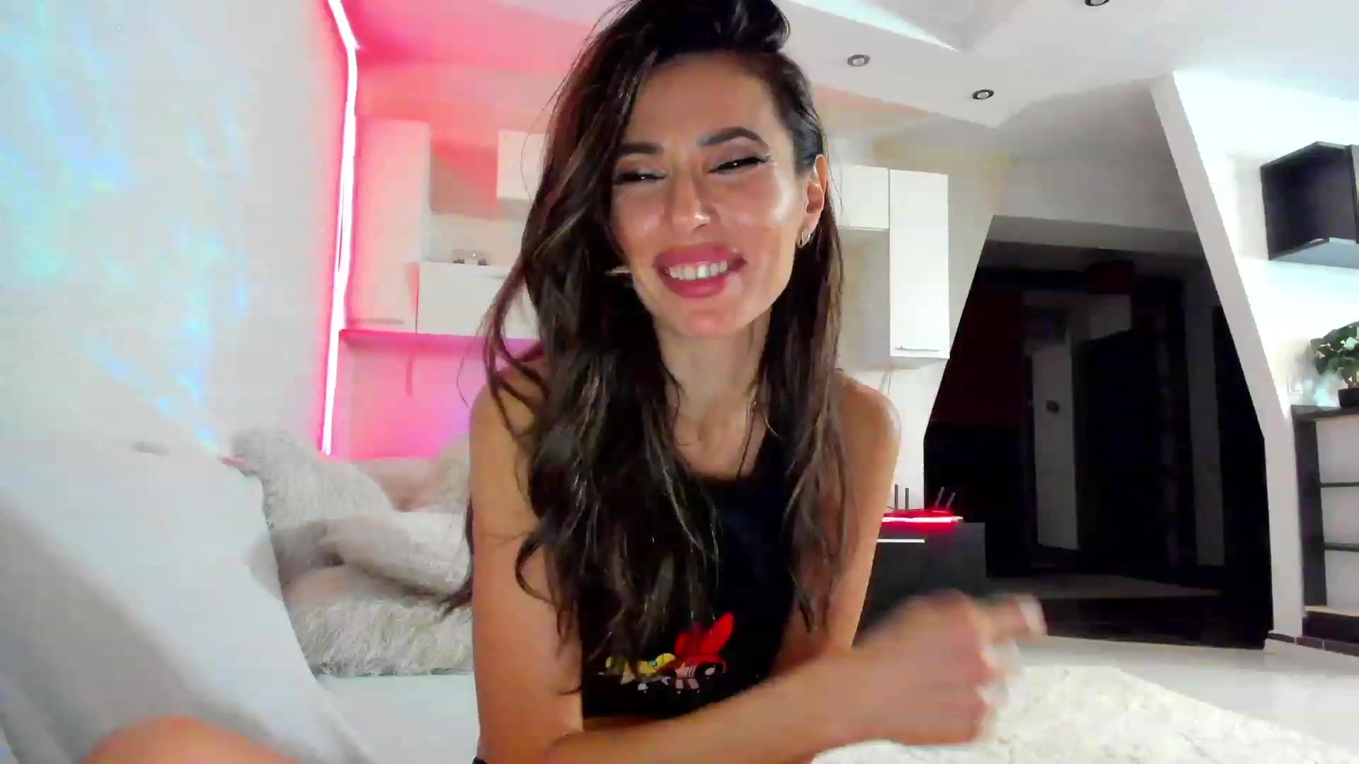 Gallery image thumbnail from SmileyTinaa's myfreecams stream on, 03/01/2023, 04:01 image 13 of 20