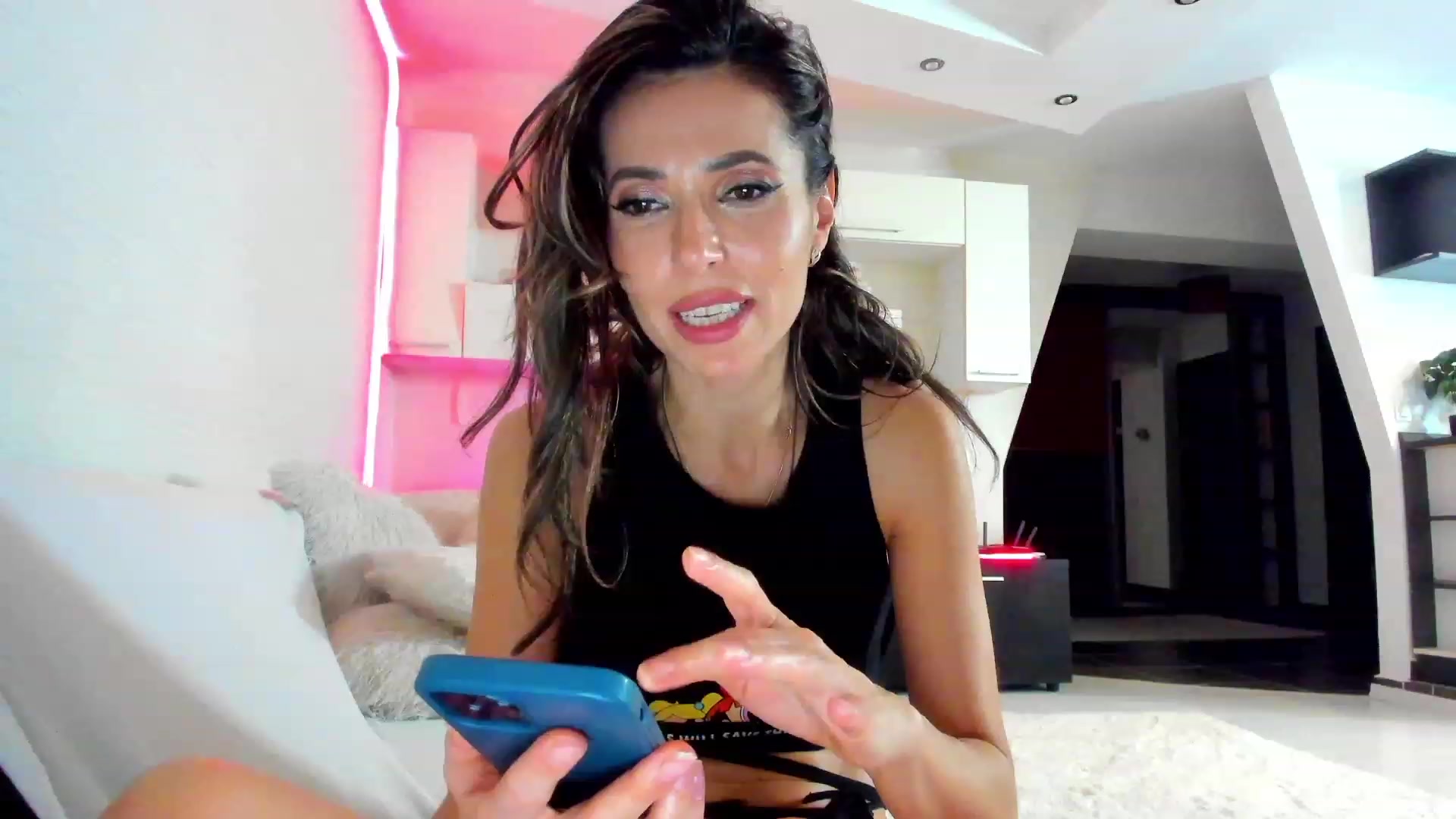 Gallery image thumbnail from SmileyTinaa's myfreecams stream on, 03/01/2023, 04:01 image 18 of 20