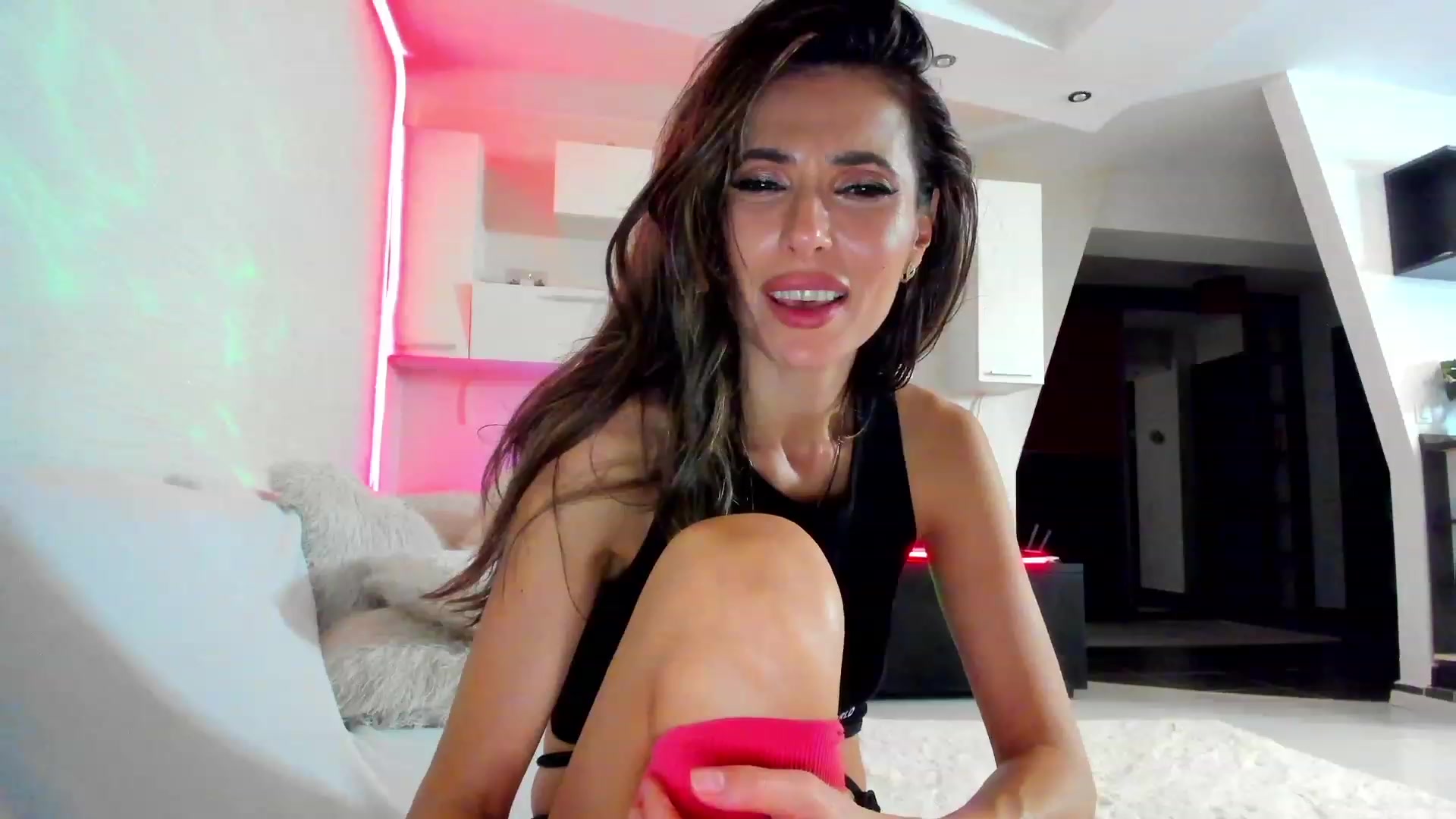 Gallery image thumbnail from SmileyTinaa's myfreecams stream on, 03/01/2023, 04:01 image 5 of 20