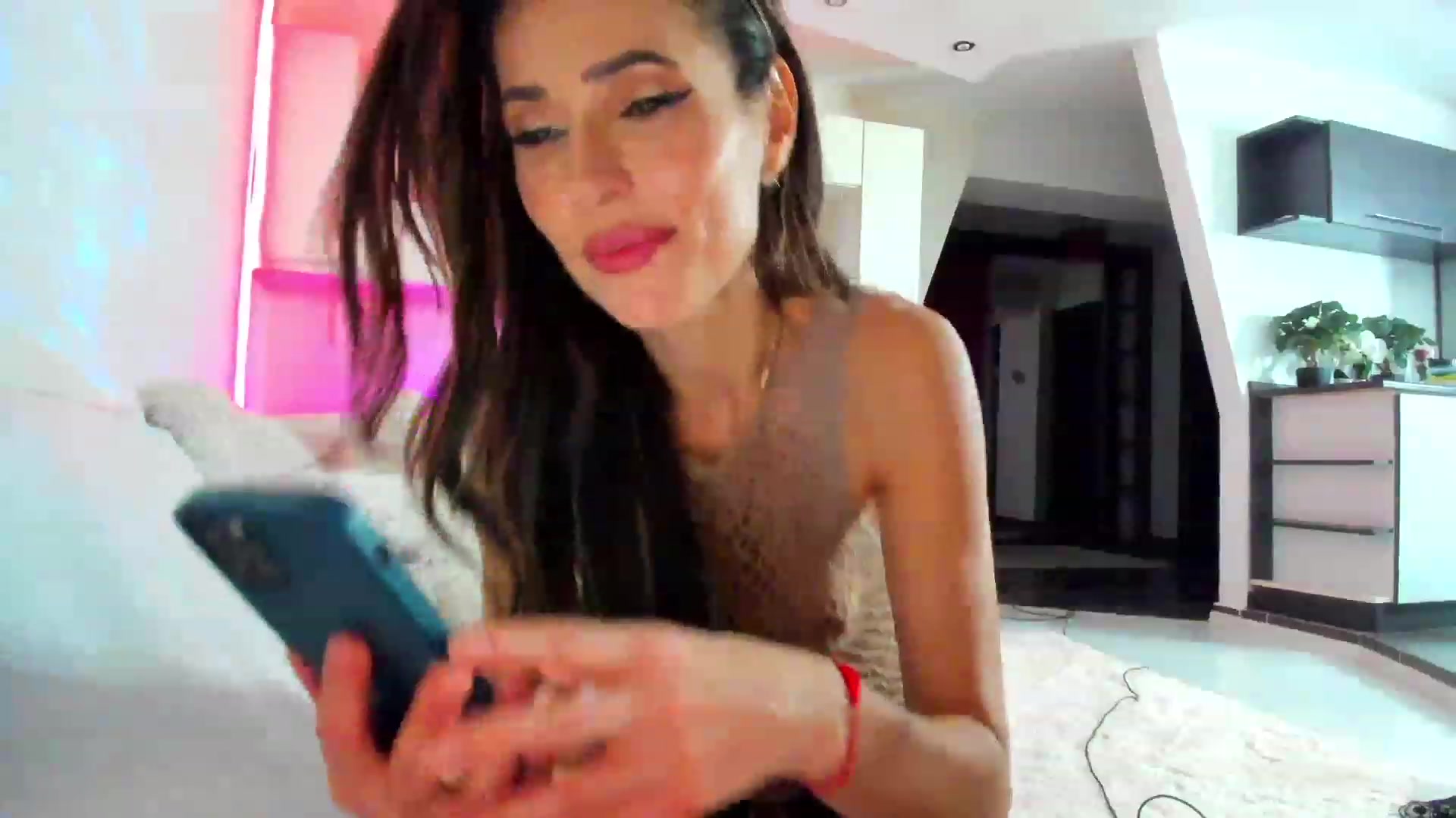 Gallery image thumbnail from SmileyTinaa's myfreecams stream on, 03/02/2023, 24:10 image 18 of 20