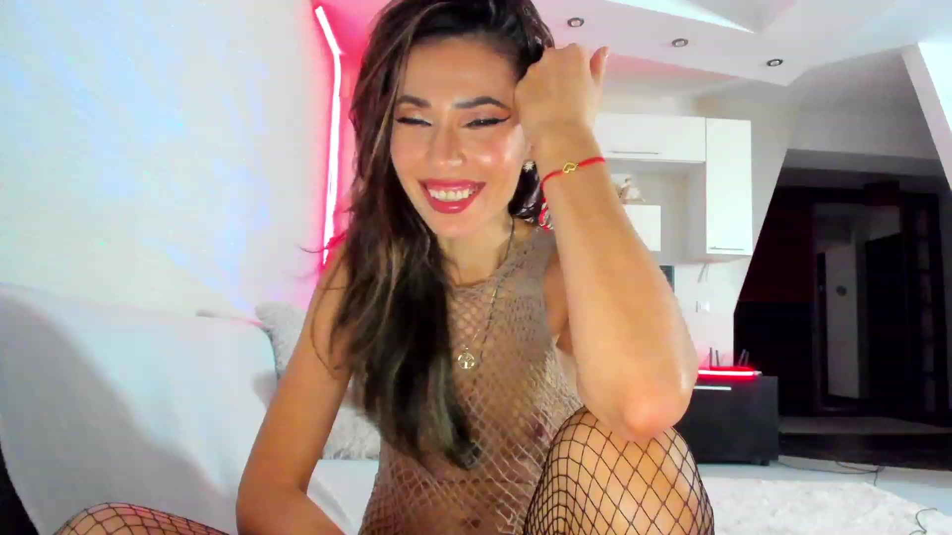 Gallery image thumbnail from SmileyTinaa's myfreecams stream on, 03/02/2023, 24:10 image 1 of 20