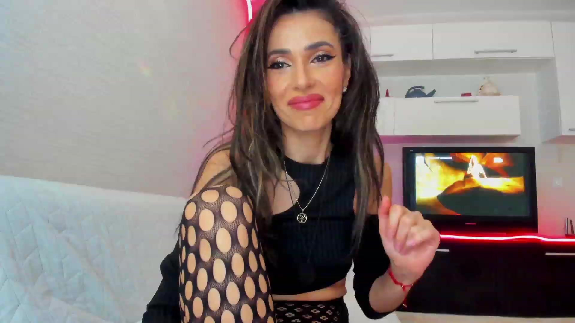 Gallery image thumbnail from SmileyTinaa's myfreecams stream on, 03/03/2023, 24:58 image 4 of 20