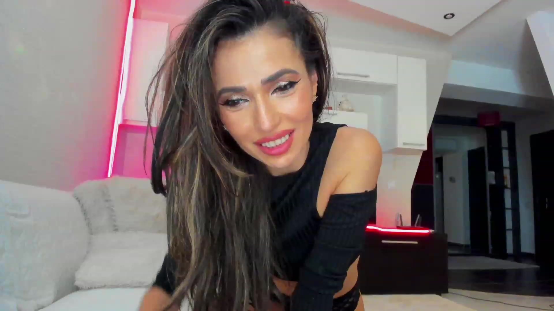 Gallery image thumbnail from SmileyTinaa's myfreecams stream on, 03/03/2023, 24:58 image 16 of 20