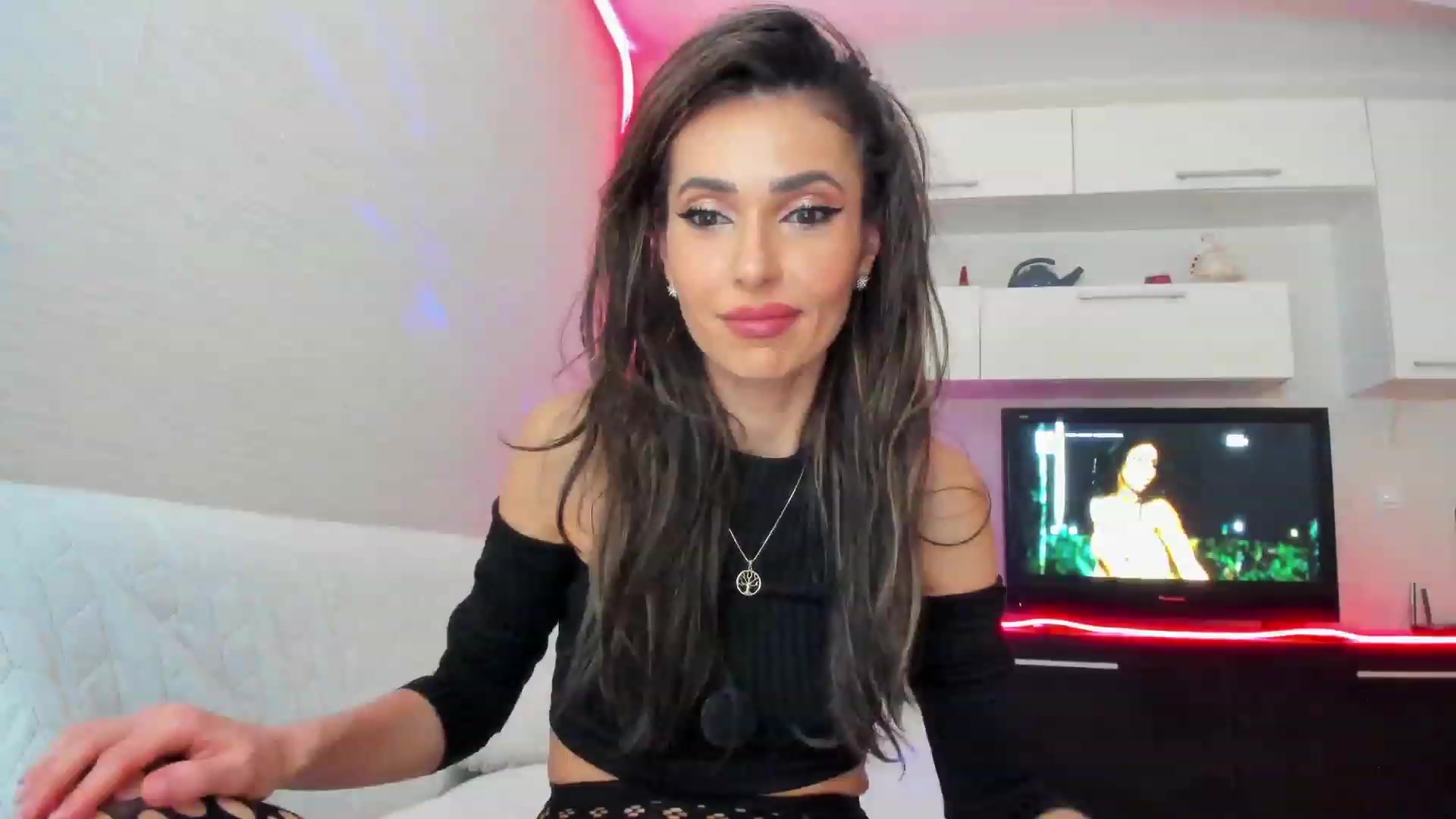 Gallery image thumbnail from SmileyTinaa's myfreecams stream on, 03/03/2023, 24:58 image 2 of 20