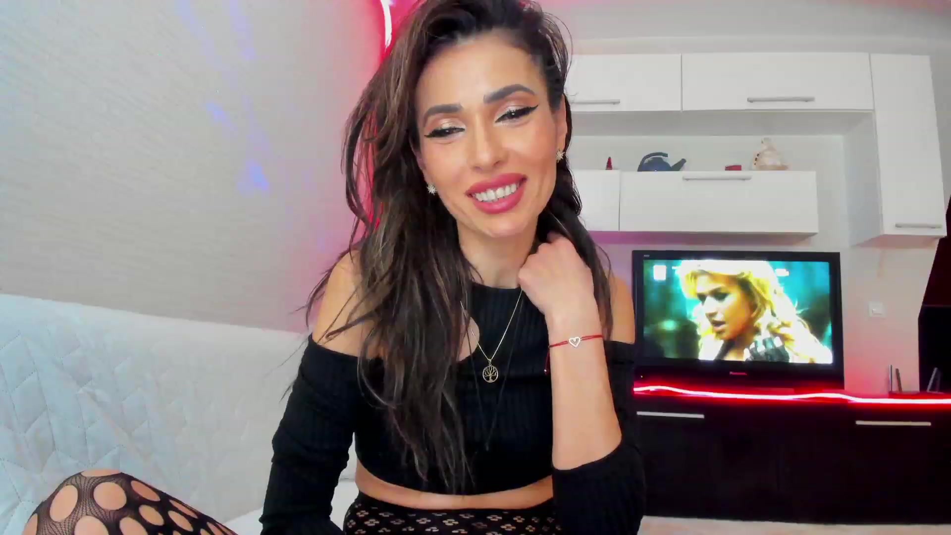 Gallery image thumbnail from SmileyTinaa's myfreecams stream on, 03/03/2023, 24:58 image 7 of 20