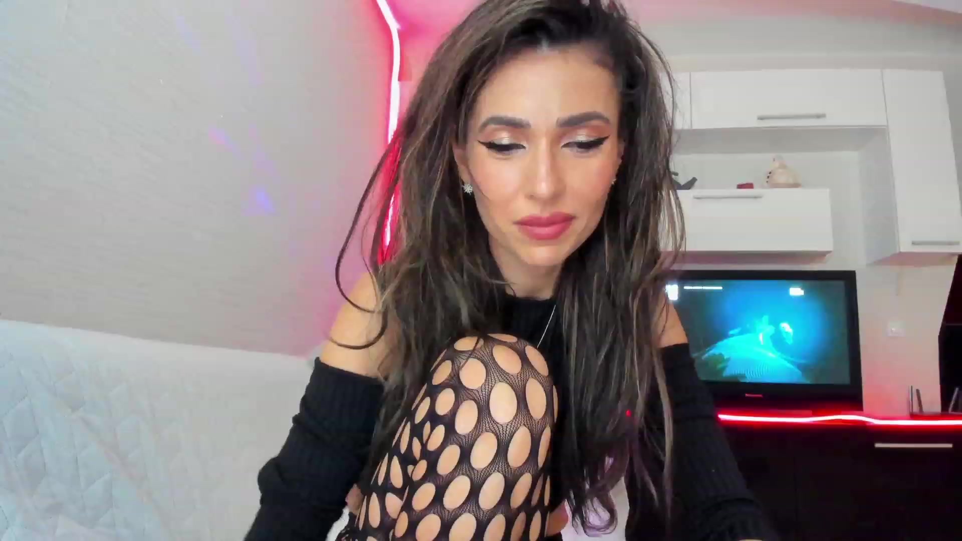 Gallery image thumbnail from SmileyTinaa's myfreecams stream on, 03/03/2023, 24:58 image 1 of 20