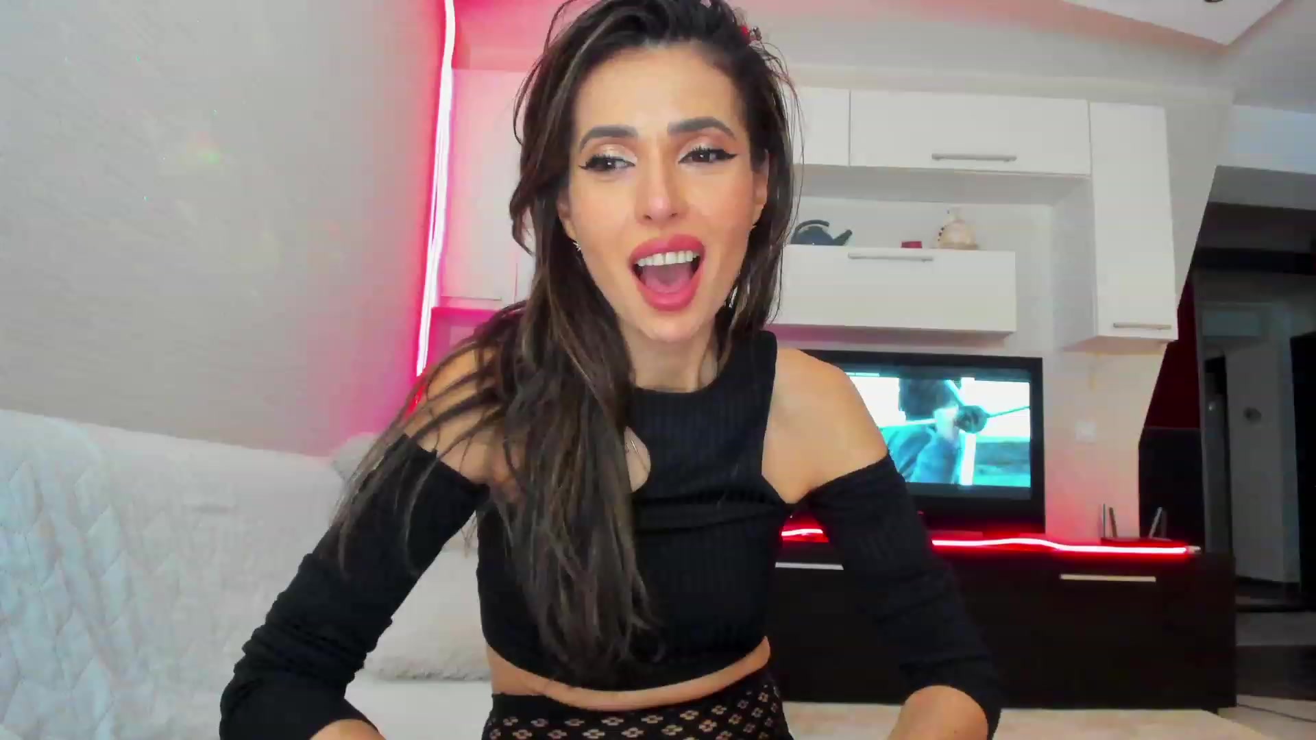 Gallery image thumbnail from SmileyTinaa's myfreecams stream on, 03/03/2023, 02:18 image 12 of 20