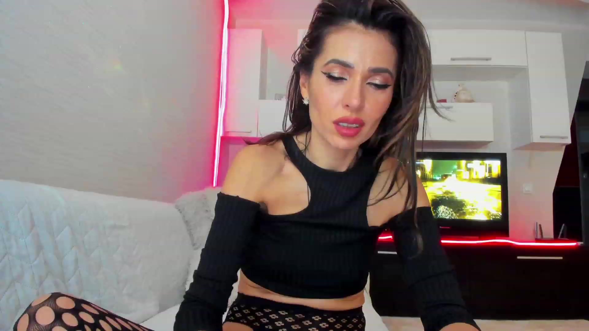 Gallery image thumbnail from SmileyTinaa's myfreecams stream on, 03/03/2023, 02:18 image 20 of 20
