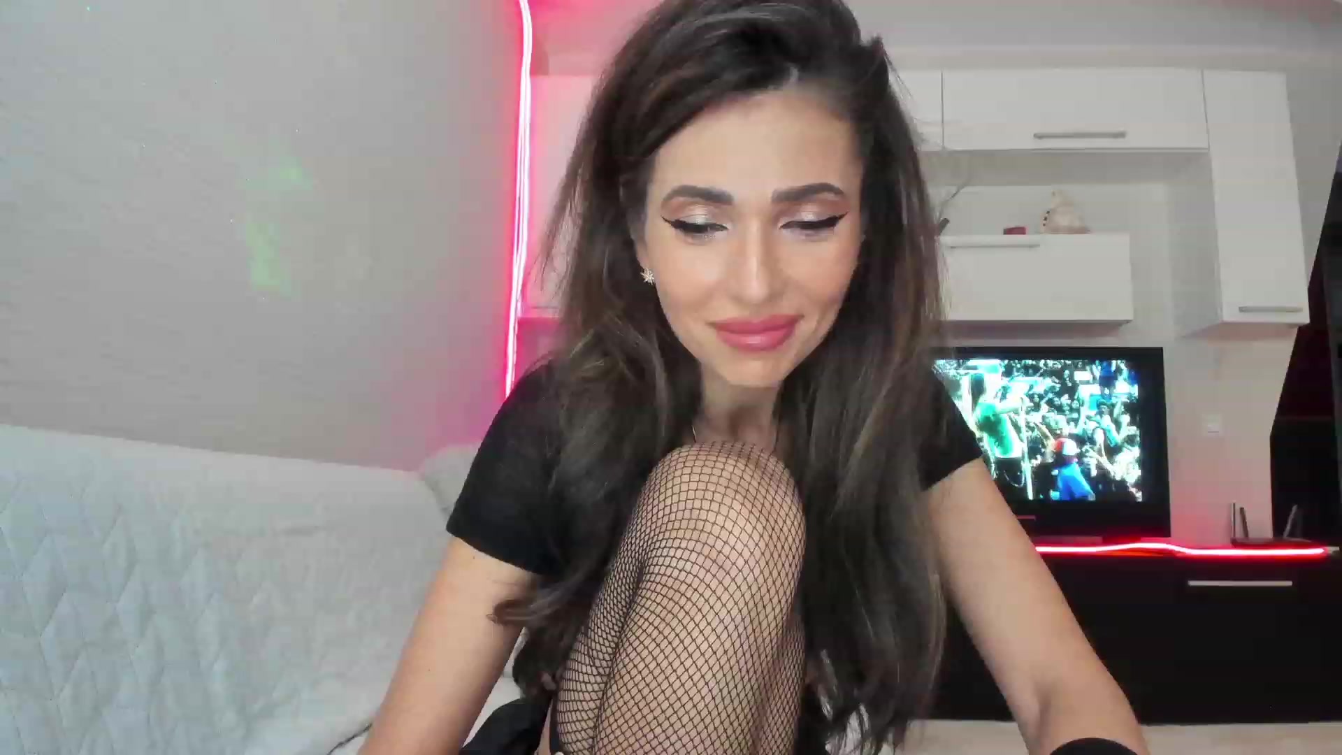 Gallery image thumbnail from SmileyTinaa's myfreecams stream on, 03/04/2023, 24:04 image 4 of 20