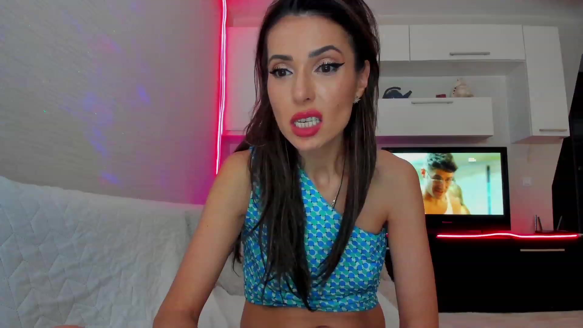 Gallery image thumbnail from SmileyTinaa's myfreecams stream on, 03/07/2023, 24:33 image 6 of 20