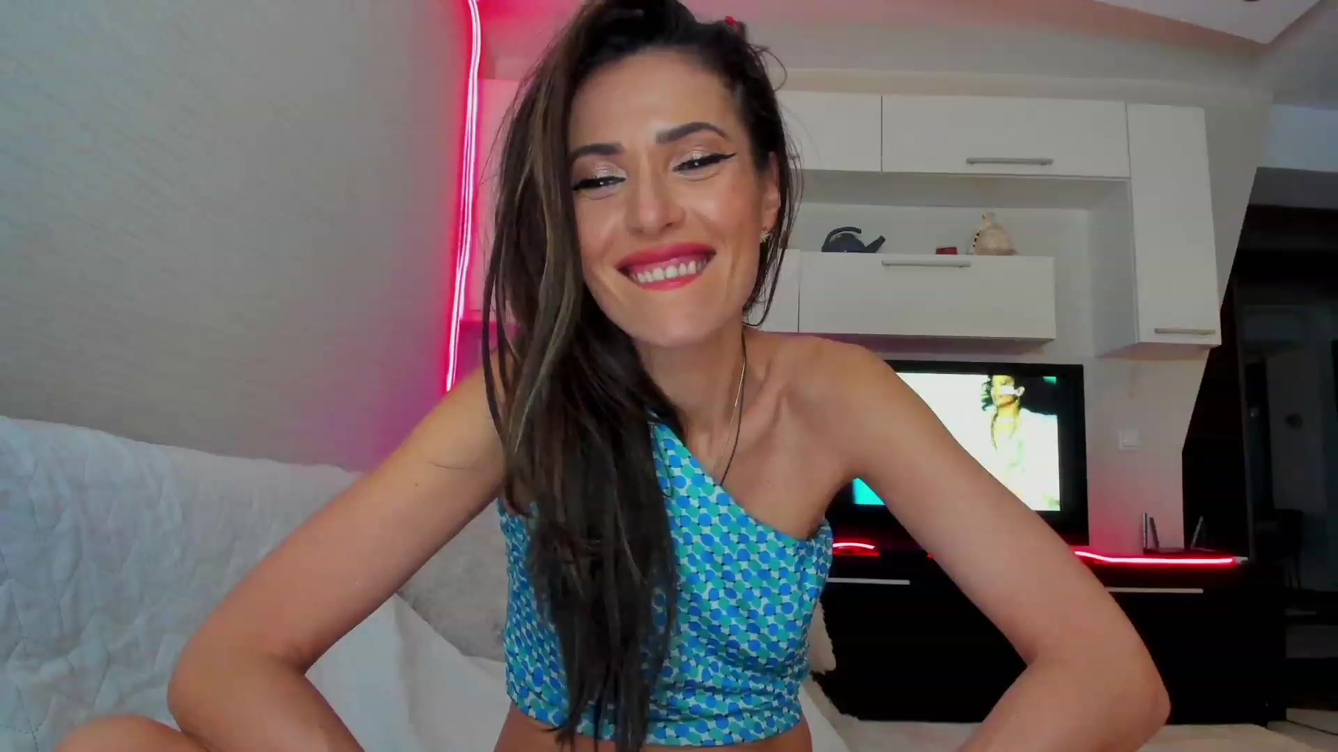 Gallery image thumbnail from SmileyTinaa's myfreecams stream on, 03/07/2023, 03:01 image 7 of 20