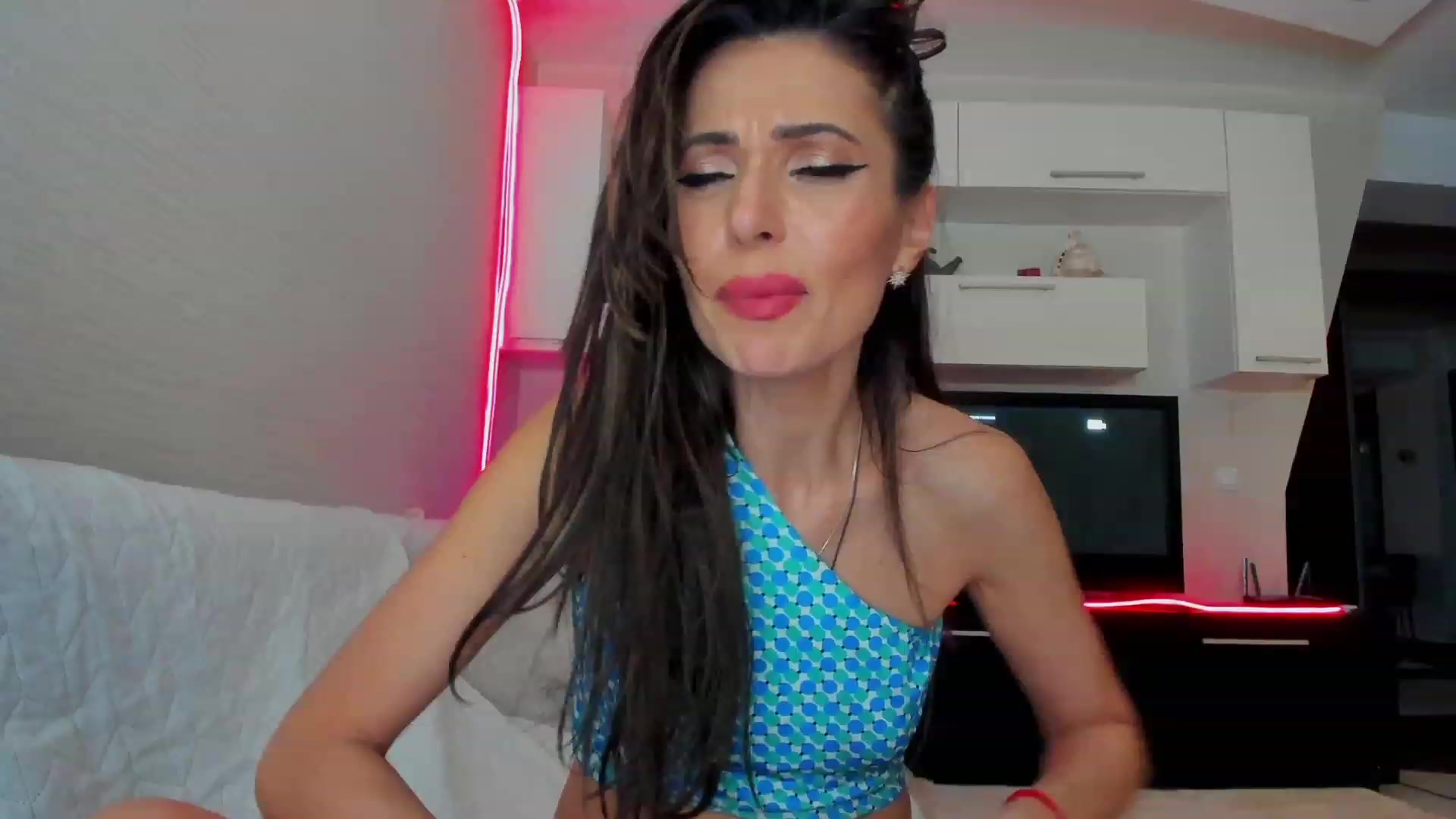 Gallery image thumbnail from SmileyTinaa's myfreecams stream on, 03/07/2023, 03:01 image 15 of 20