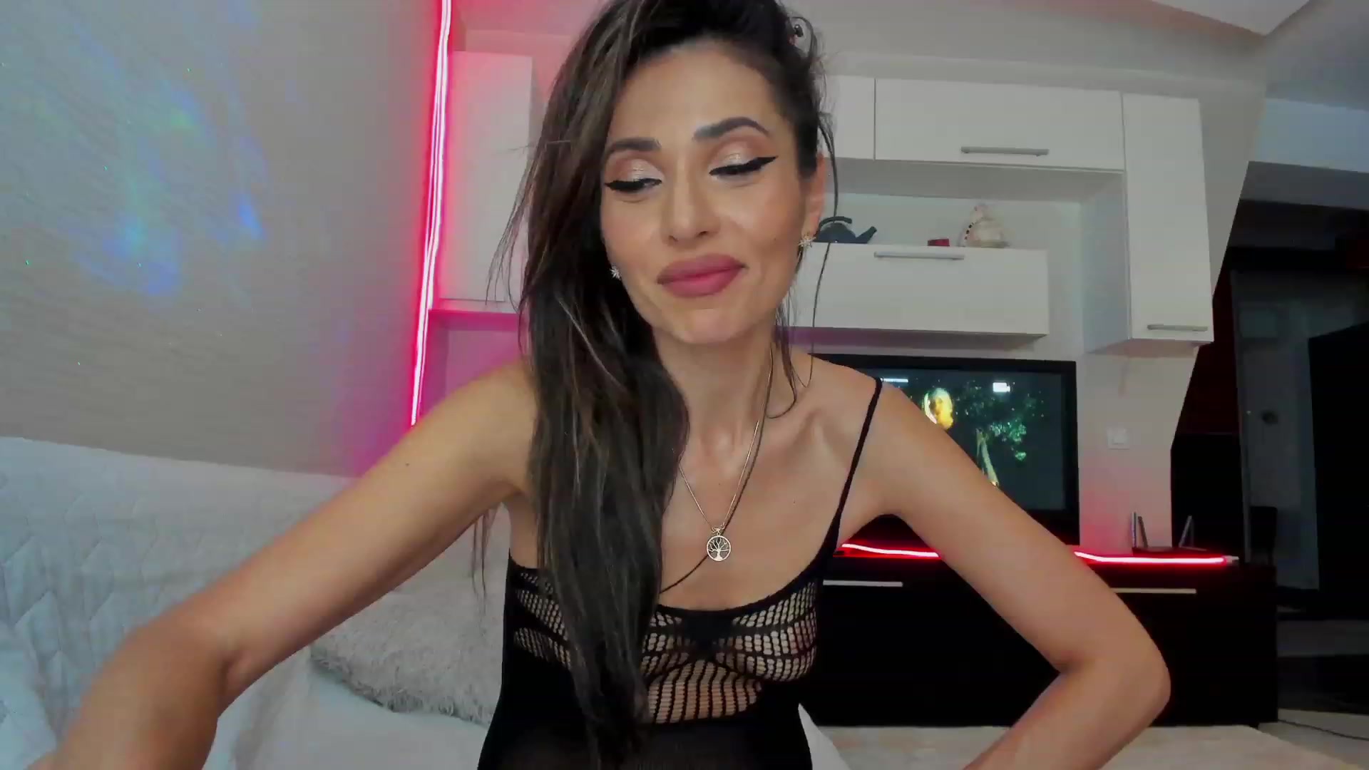 Gallery image thumbnail from SmileyTinaa's myfreecams stream on, 03/08/2023, 24:32 image 15 of 20