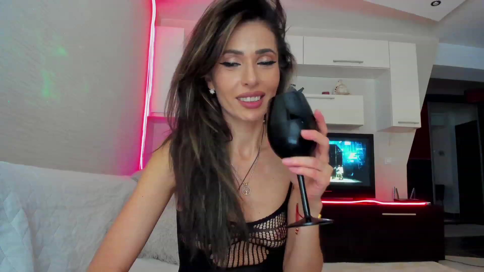 Gallery image thumbnail from SmileyTinaa's myfreecams stream on, 03/08/2023, 24:32 image 1 of 20